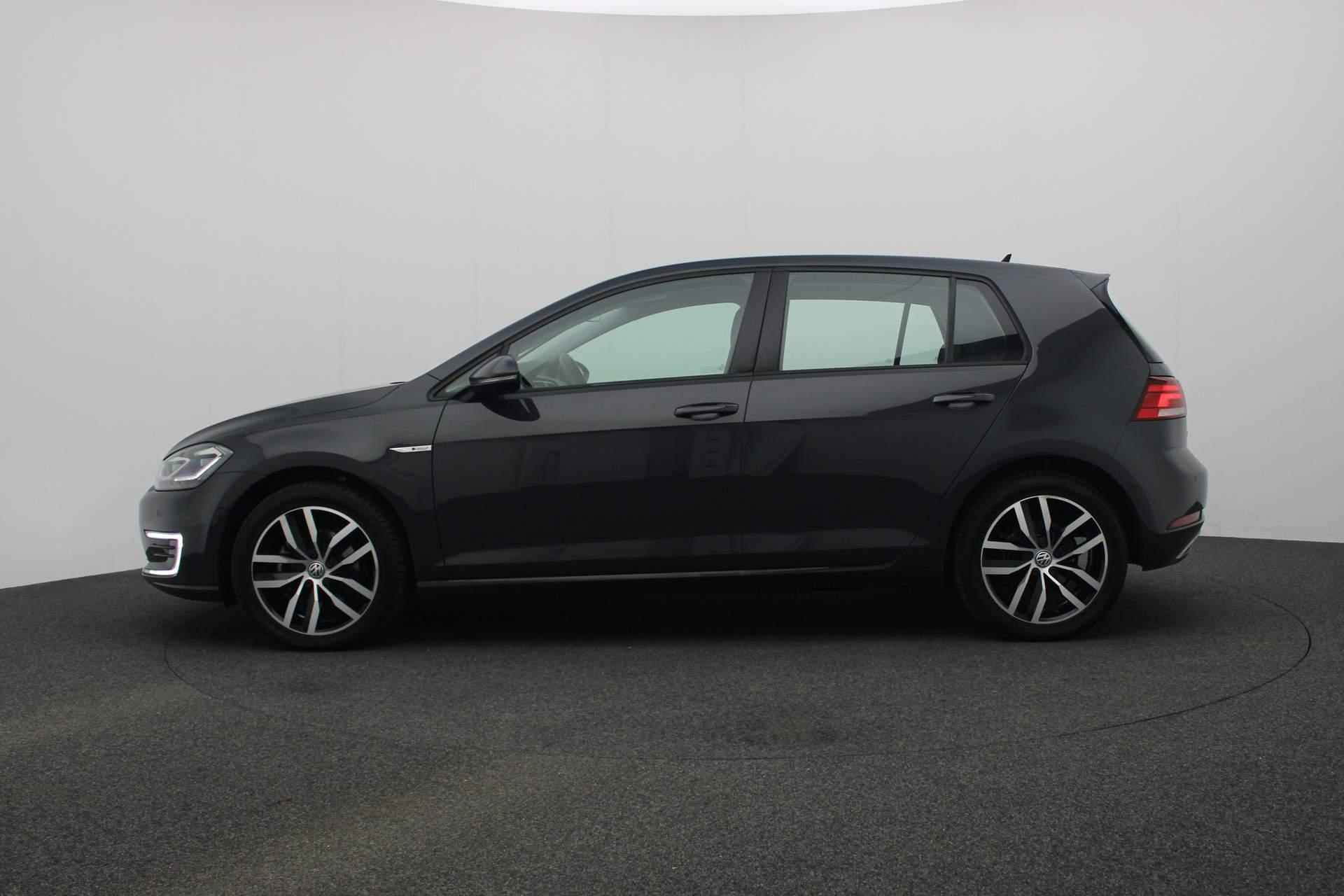 Volkswagen e-Golf 136PK | Navi | Parkeersensoren voor/achter | ACC | Verwarmbare voorruit | Alarm | Park Assist - 15/35