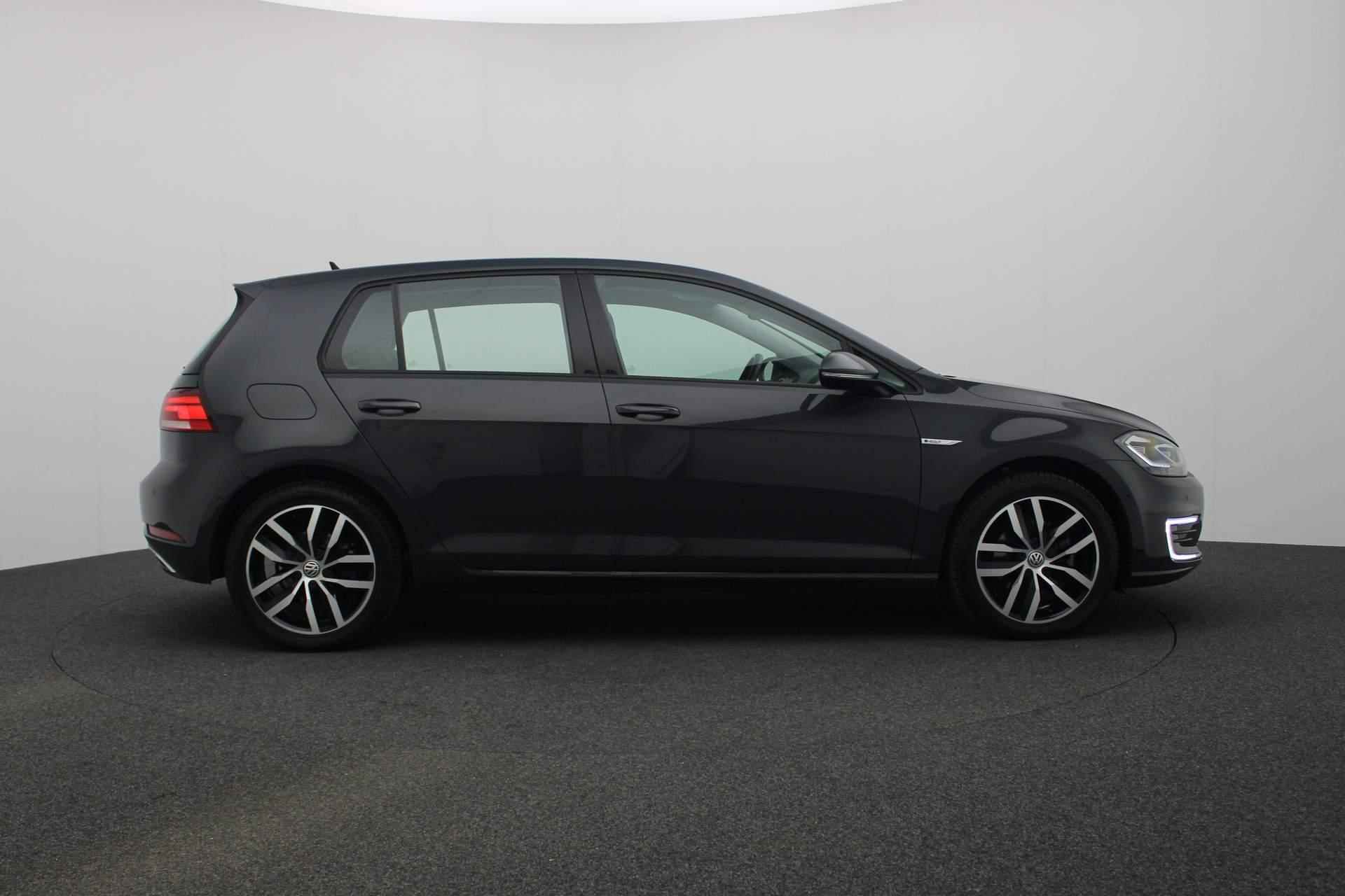 Volkswagen e-Golf 136PK | Navi | Parkeersensoren voor/achter | ACC | Verwarmbare voorruit | Alarm | Park Assist - 16/35