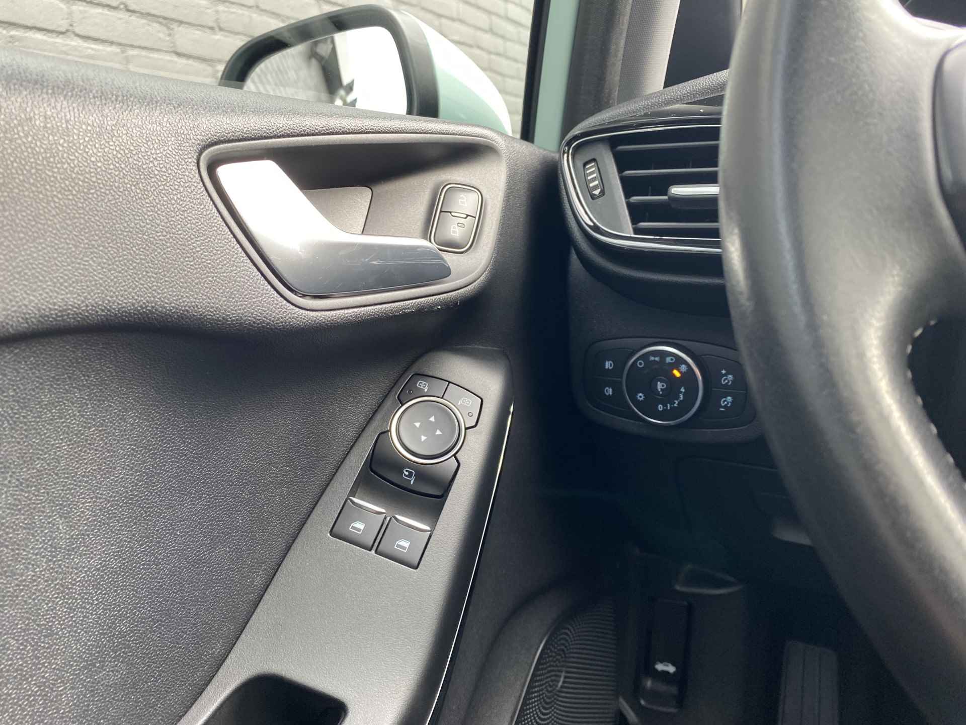 Ford Fiesta 1.0 EcoBoost Titanium | 1e eigenaar | dealer onderh. | navigatie | panoramadak | stoelverwarming | dab audio - 39/43