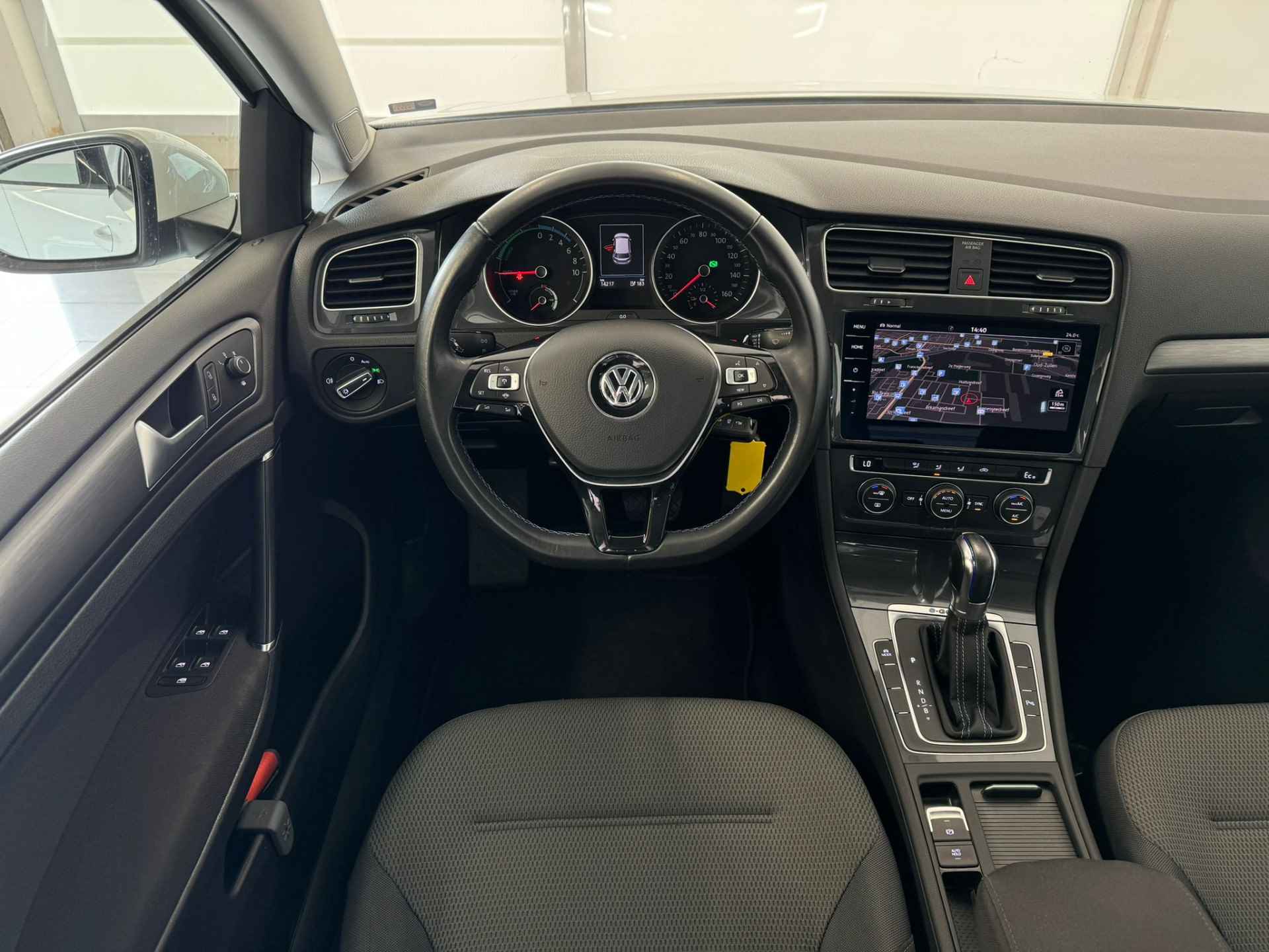 Volkswagen e-Golf e-Golf | Navi Discover Pro | Carplay | Climate | Cruise adaptief | - 5/36