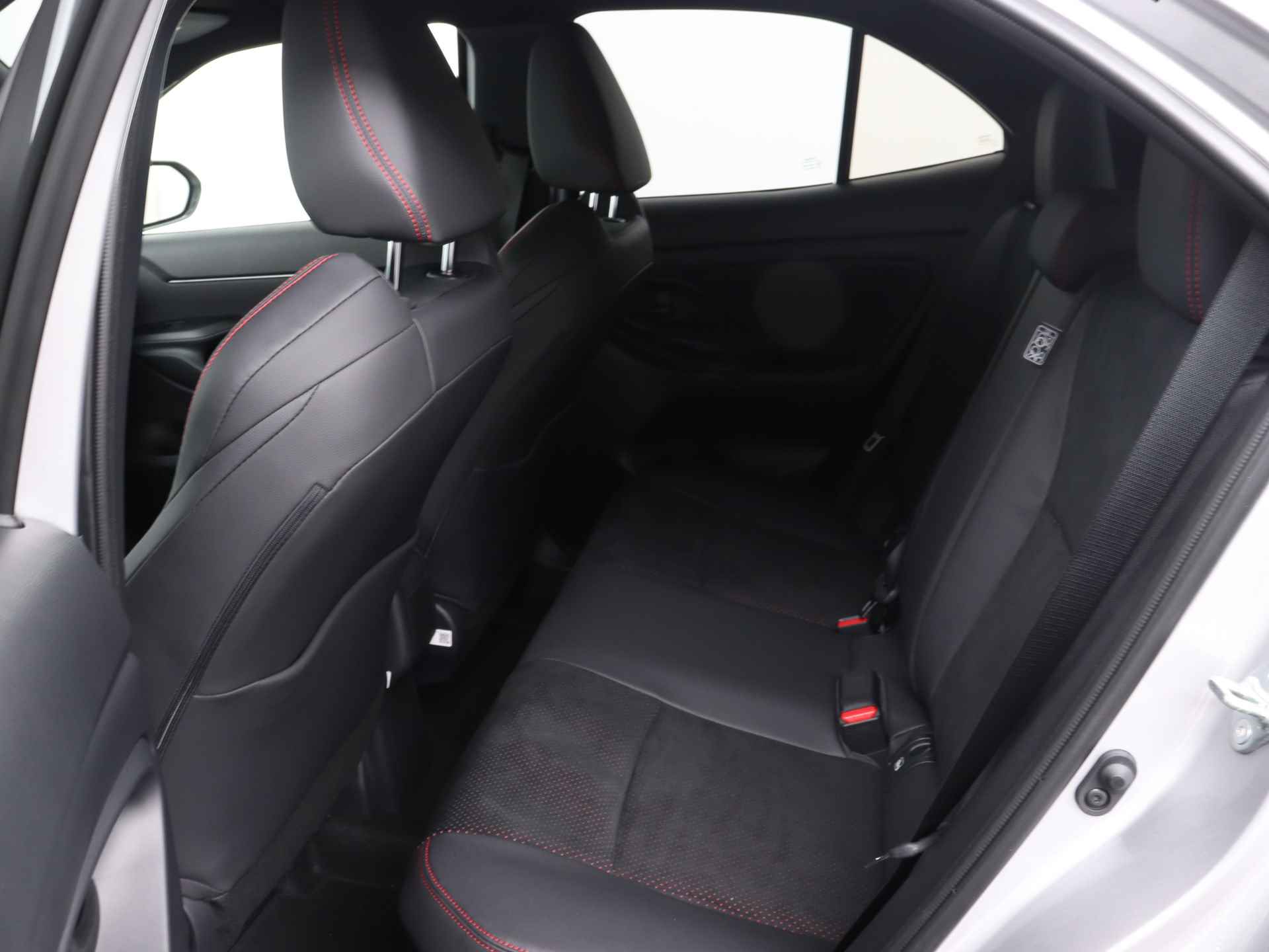 Toyota Yaris Cross 1.5 Hybrid GR Sport - Bi tone Limited | Navigatie | Stoelverwarming | Full LED | Apple CarPlay / Android auto | - 21/46