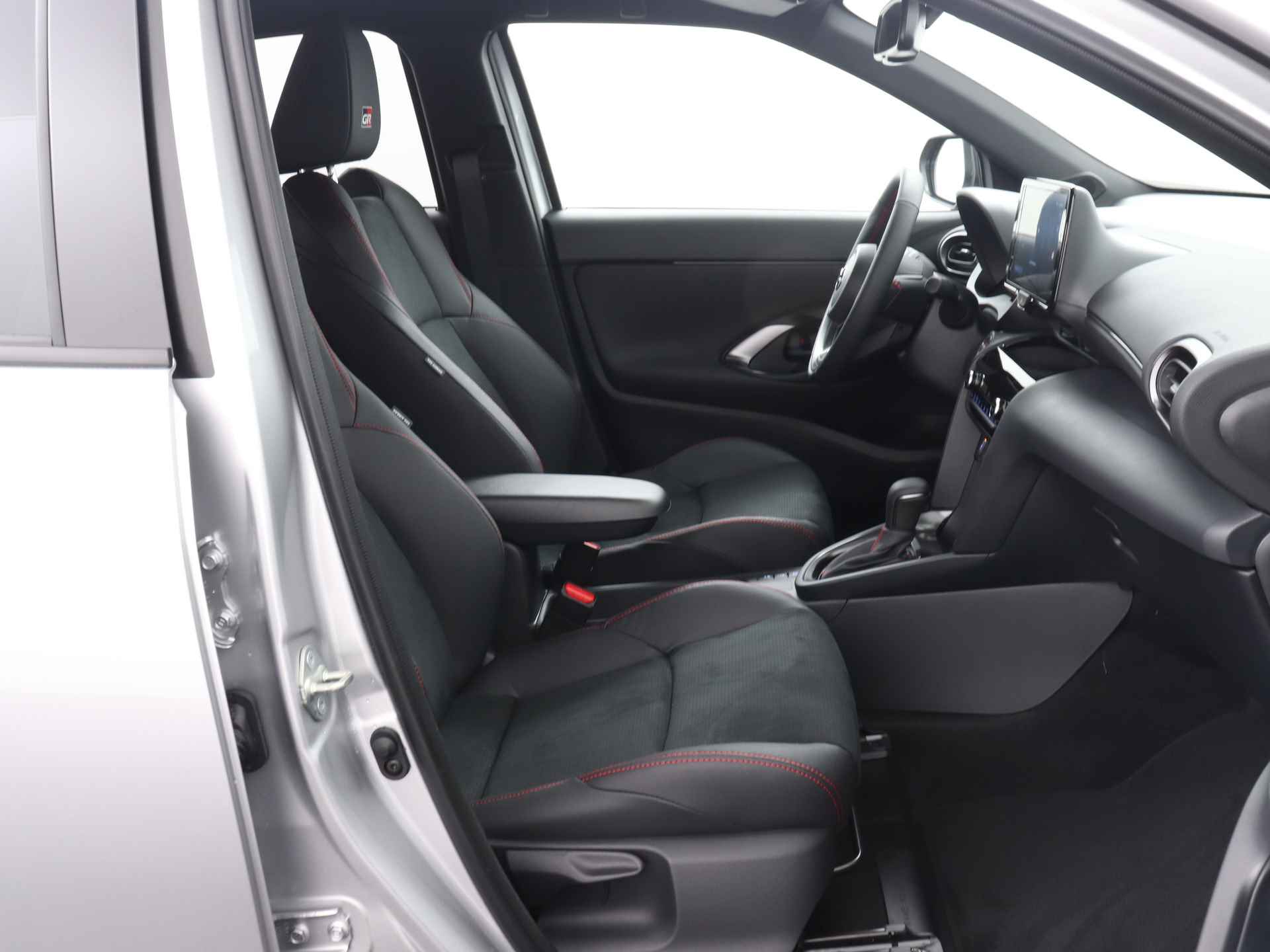 Toyota Yaris Cross 1.5 Hybrid GR Sport - Bi tone Limited | Navigatie | Stoelverwarming | Full LED | Apple CarPlay / Android auto | - 31/46