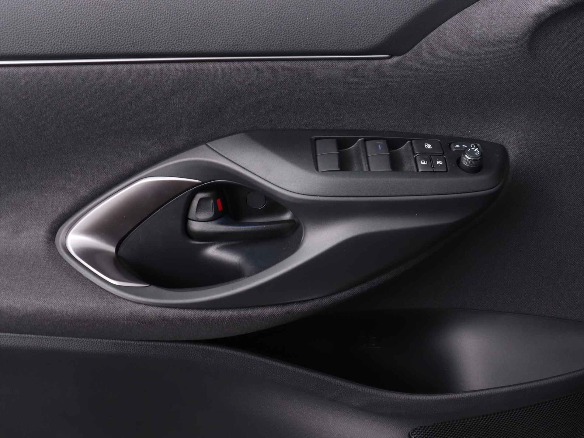 Toyota Yaris Cross 1.5 Hybrid GR Sport - Bi tone Limited | Navigatie | Stoelverwarming | Full LED | Apple CarPlay / Android auto | - 33/46