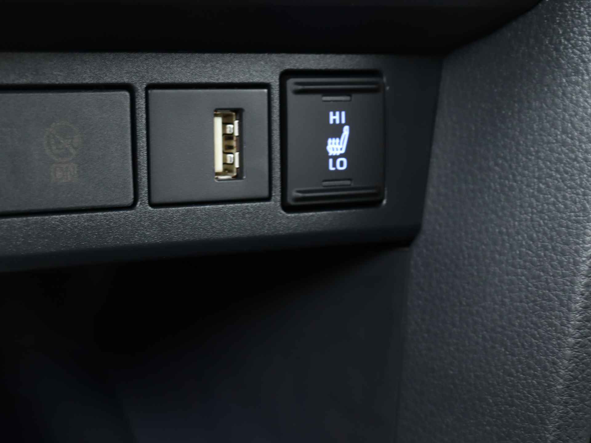 Toyota Yaris Cross 1.5 Hybrid GR Sport - Bi tone Limited | Navigatie | Stoelverwarming | Full LED | Apple CarPlay / Android auto | - 36/46