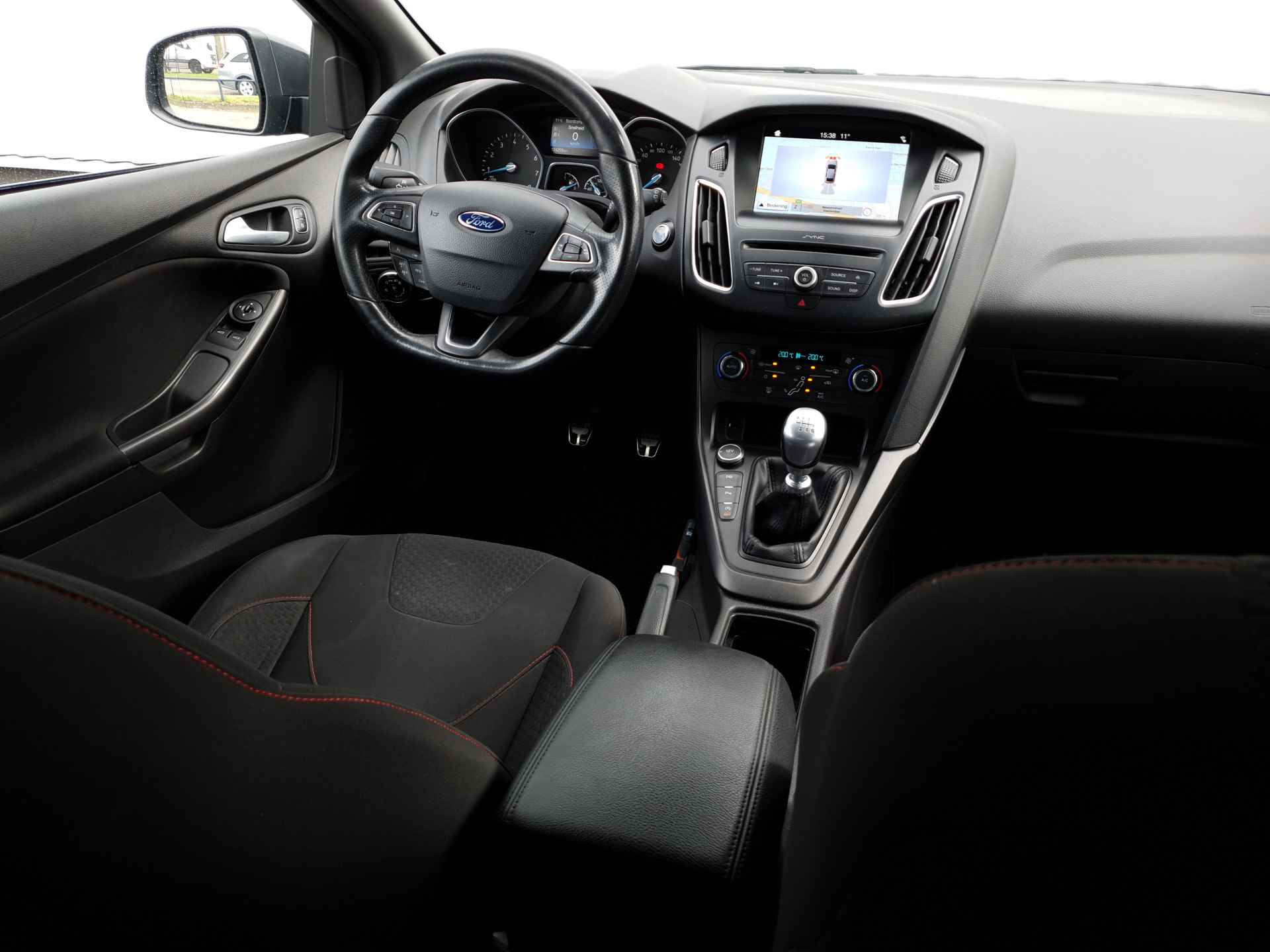 Ford Focus 1.0 125PK ST-Line | Cruise Control | Navigatie | Parkeensensoren V+A | 18 inch | - 10/36