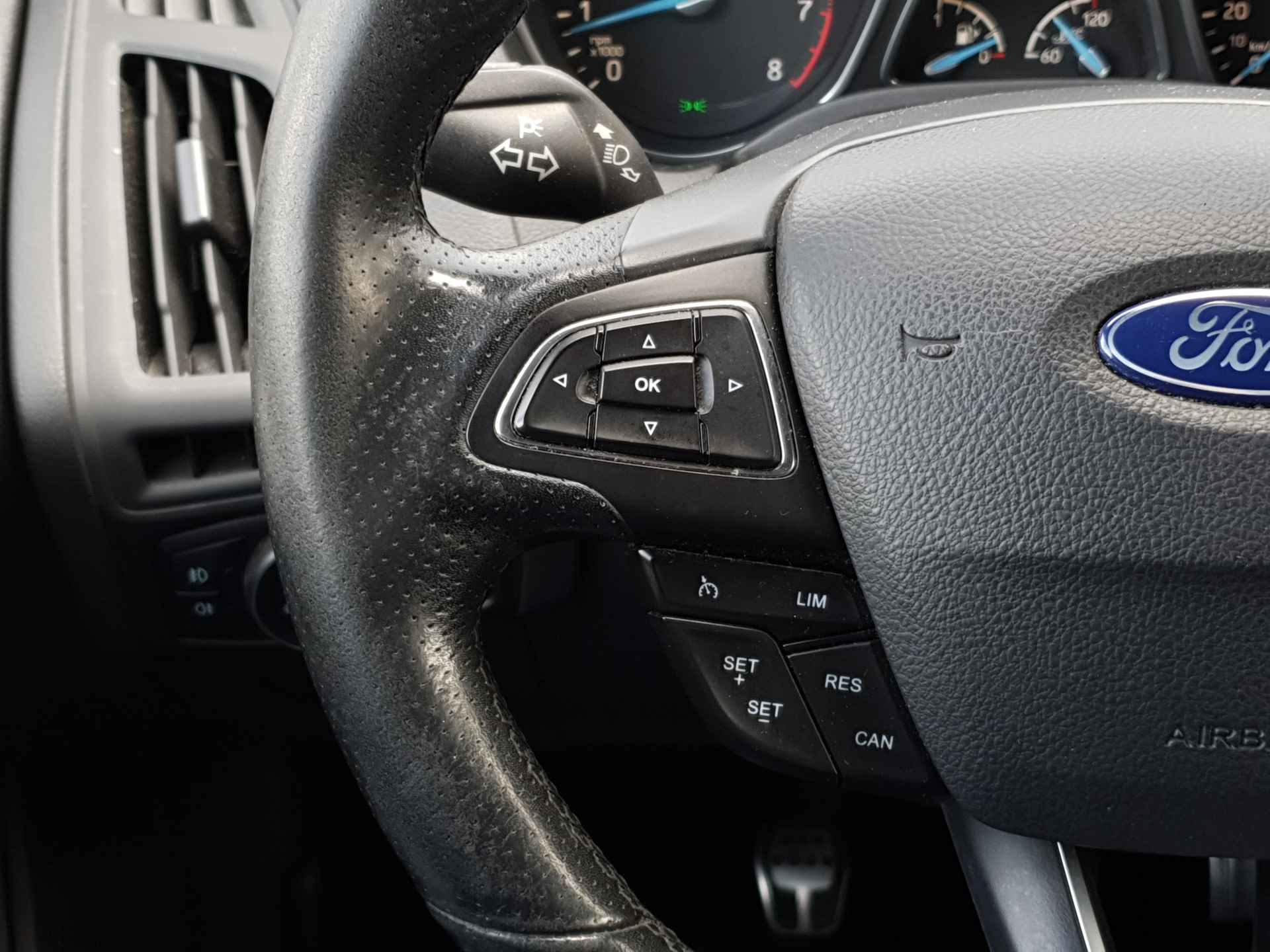 Ford Focus 1.0 125PK ST-Line | Cruise Control | Navigatie | Parkeensensoren V+A | 18 inch | - 14/36