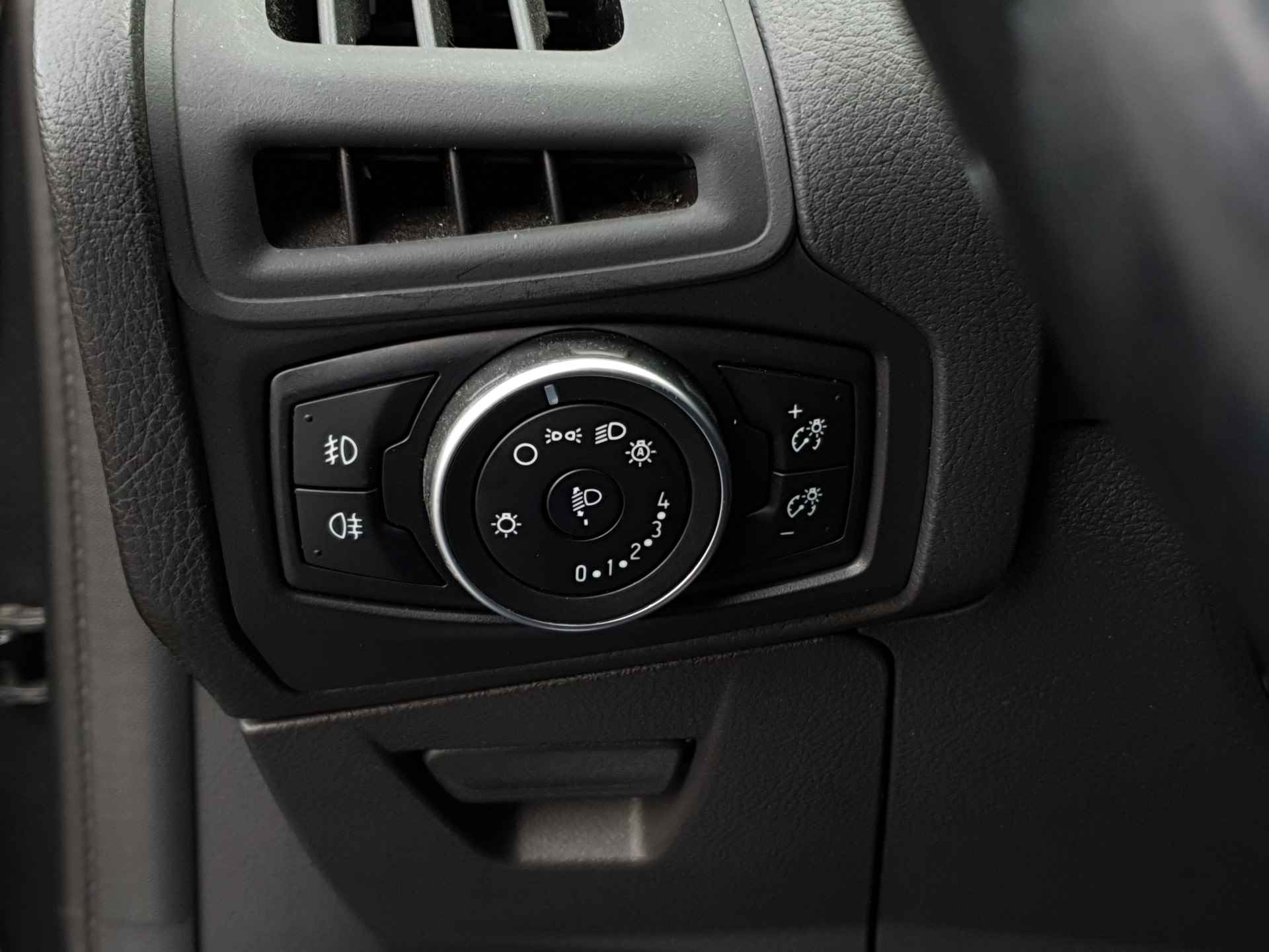 Ford Focus 1.0 125PK ST-Line | Cruise Control | Navigatie | Parkeensensoren V+A | 18 inch | - 17/36