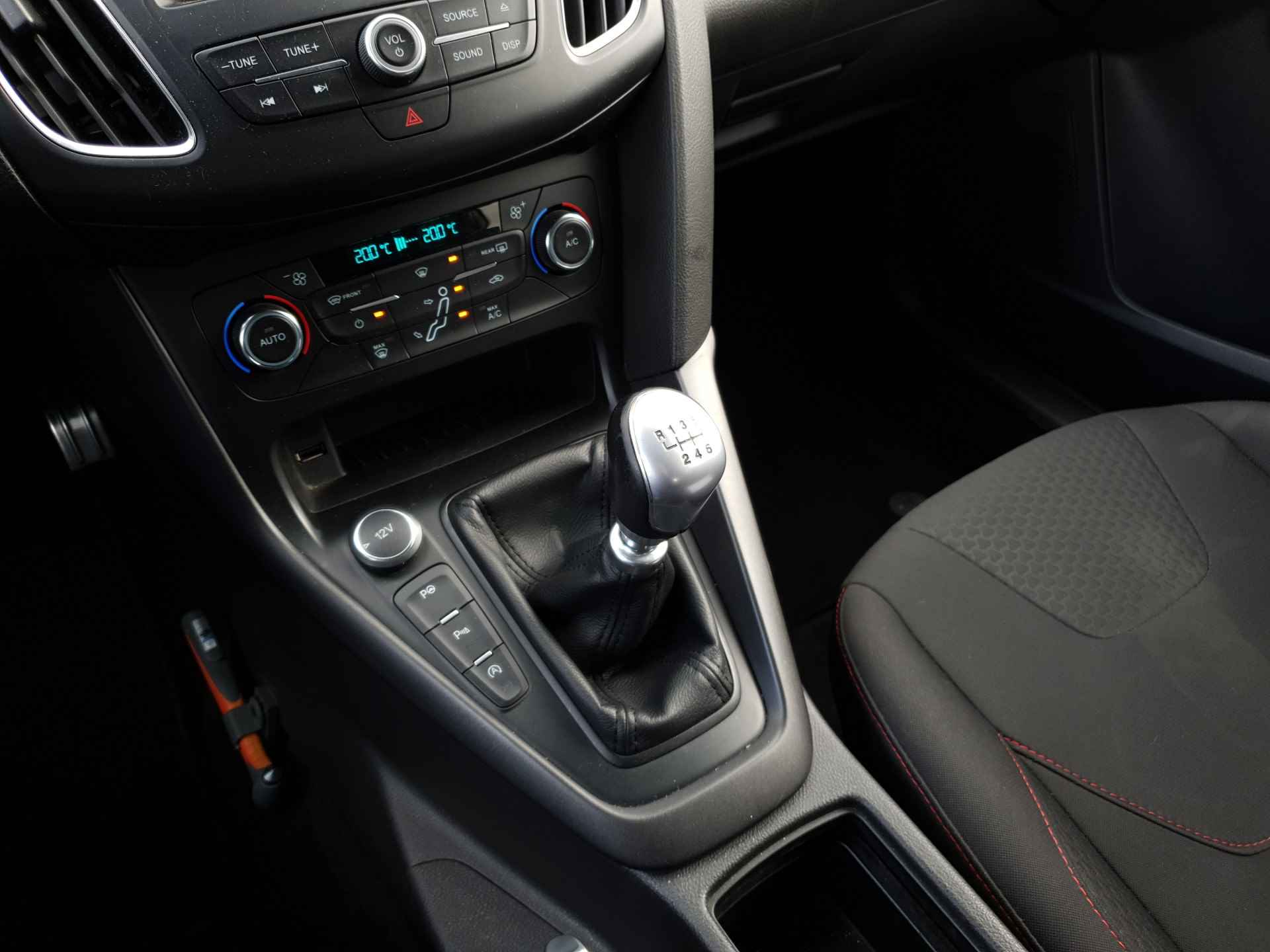 Ford Focus 1.0 125PK ST-Line | Cruise Control | Navigatie | Parkeensensoren V+A | 18 inch | - 30/36