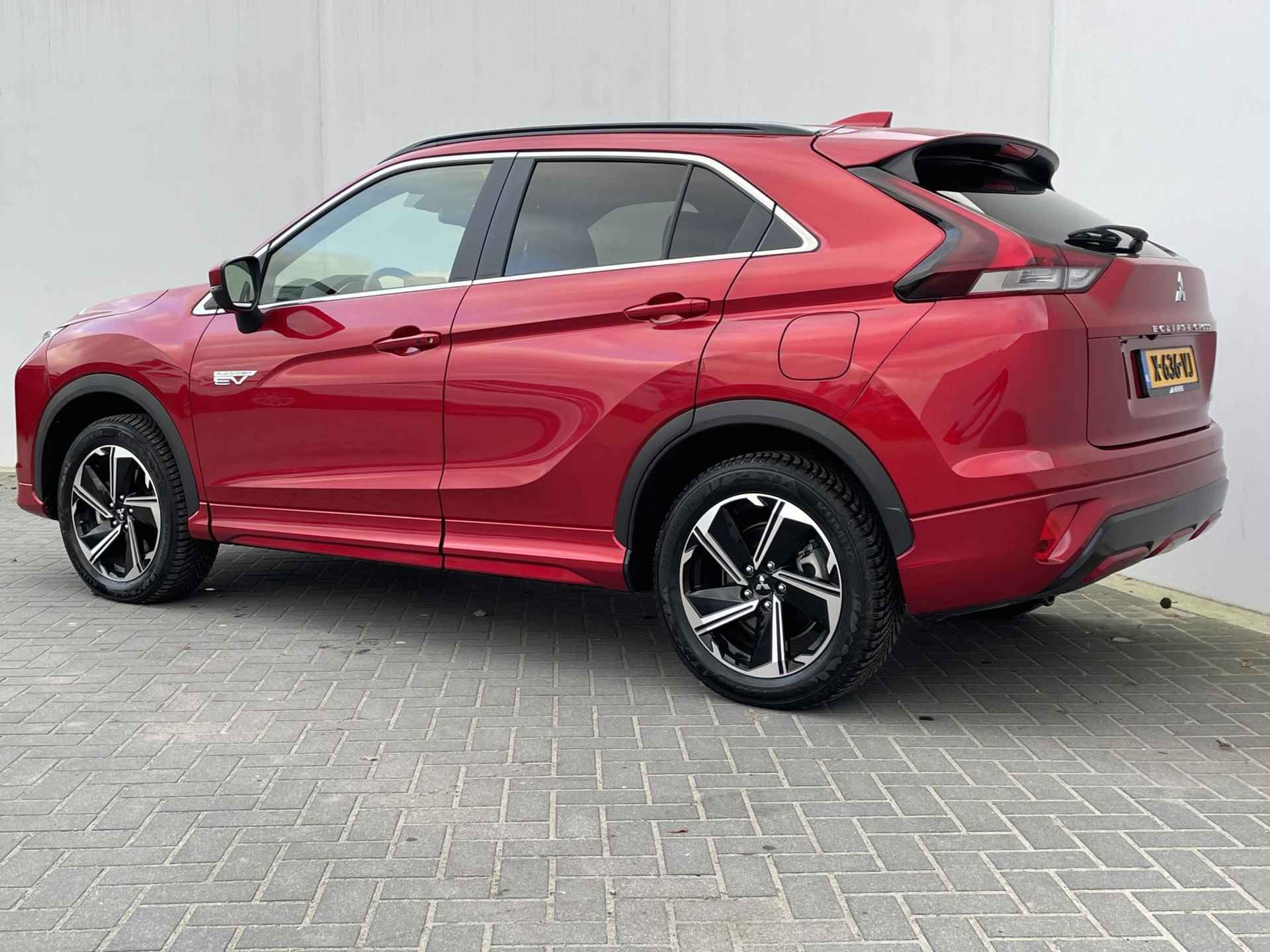 Mitsubishi Eclipse Cross 2.4 PHEV Executive / All Season Banden / Cruise Control Adaptief / Rondomzicht Camera / Navigatie / Apple carplay/Android auto / - 16/38