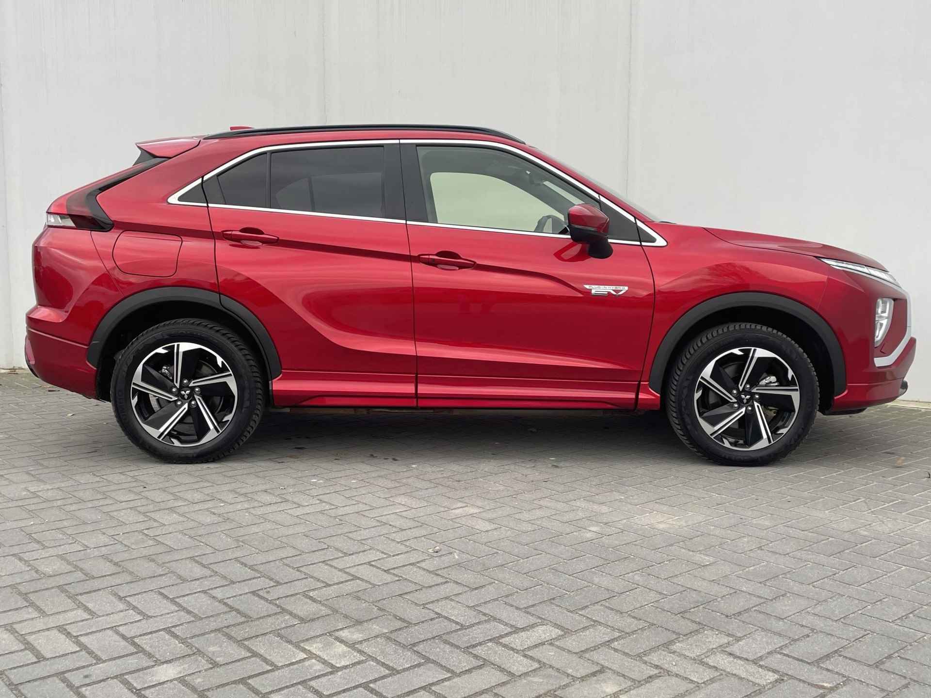 Mitsubishi Eclipse Cross 2.4 PHEV Executive / All Season Banden / Cruise Control Adaptief / Rondomzicht Camera / Navigatie / Apple carplay/Android auto / - 18/38