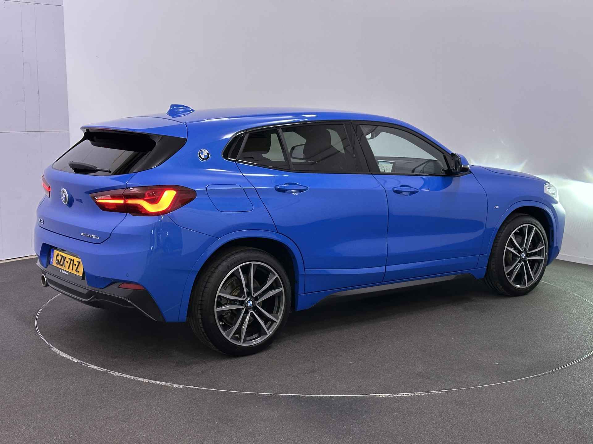 BMW X2 xDrive25e M Sport Plug In Hybrid Dealer O.H | Lederen Sportstoelen | Camera | 19"L.M | Sfeerverlichting | Navi Pro | El. Achterklep | DAB | - 5/45