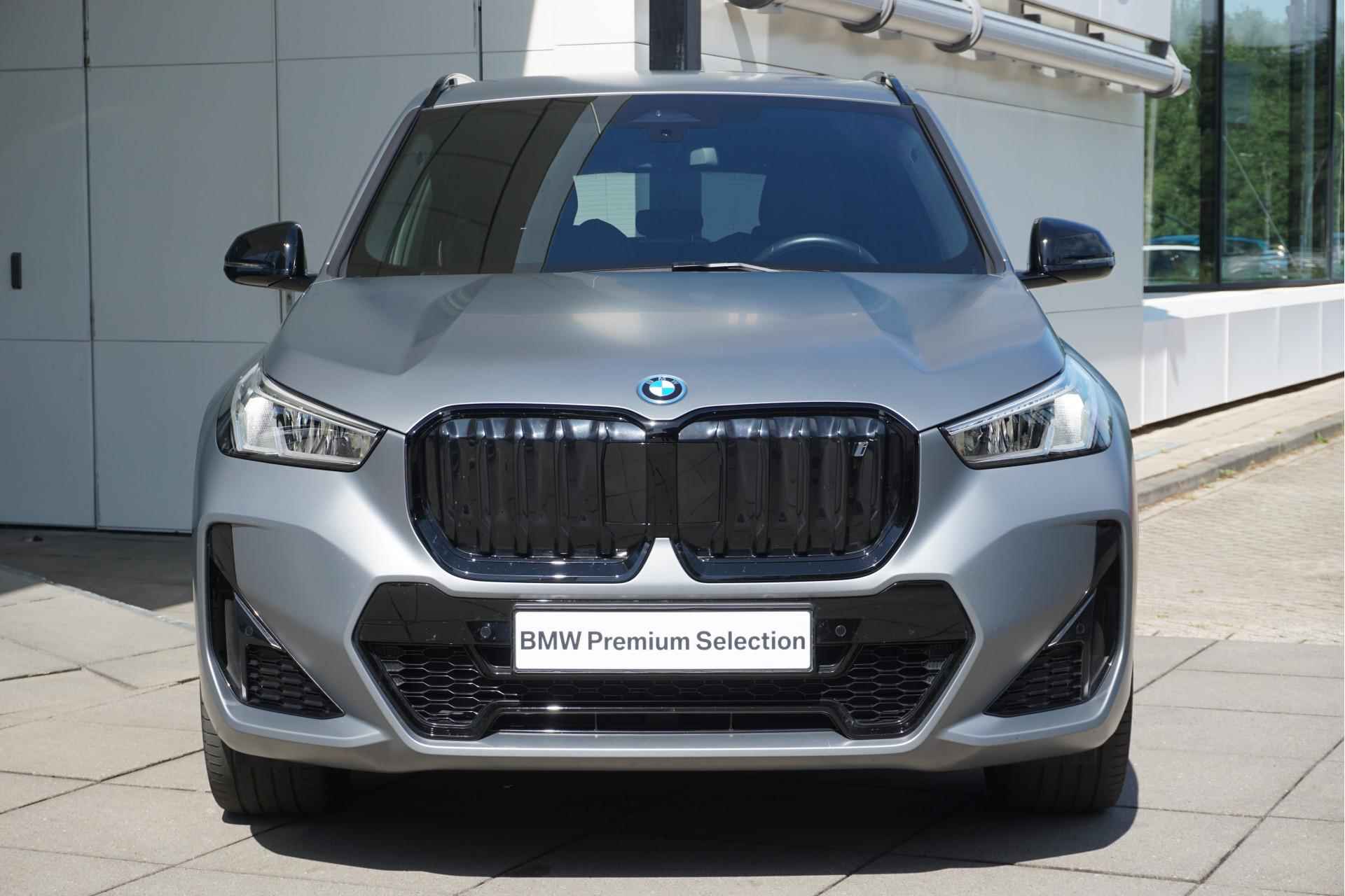 BMW iX1 xDrive30 Launch Edition M Sportpakket / 19" LMV / Achteruitrijcamera / Stoelverwarming / Harman Kardon | Showroom Sale - 3/35