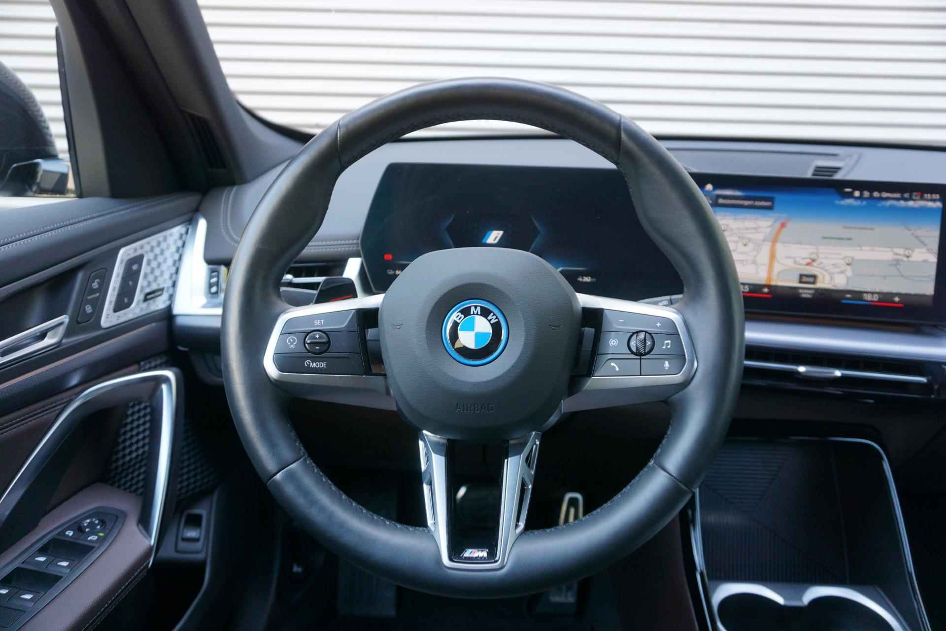 BMW iX1 xDrive30 Launch Edition M Sportpakket / 19" LMV / Achteruitrijcamera / Stoelverwarming / Harman Kardon | Showroom Sale - 7/35