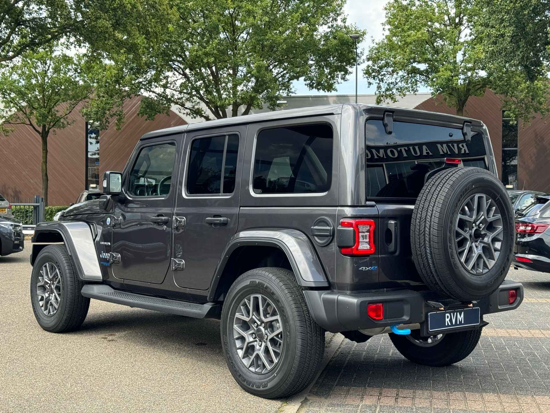 Jeep Wrangler Unlimited 4xe 380 Sahara VAN: 74.900,- VOOR 67.877,- UW ZOMERVOORDEEL: 7.023,- | ADAPTIVE CRUISE| DAK KAN OPEN!!| - 7/53