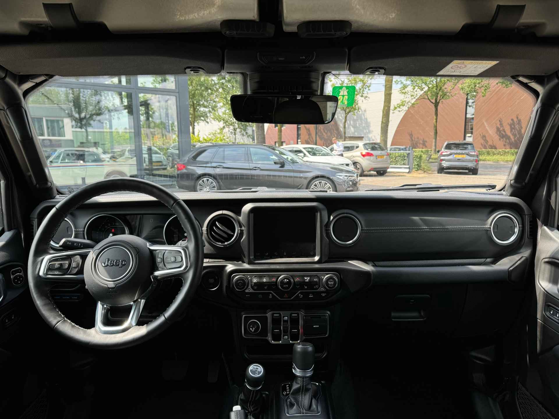 Jeep Wrangler Unlimited 4xe 380 Sahara VAN: 74.900,- VOOR 67.877,- UW ZOMERVOORDEEL: 7.023,- | ADAPTIVE CRUISE| DAK KAN OPEN!!| - 20/53