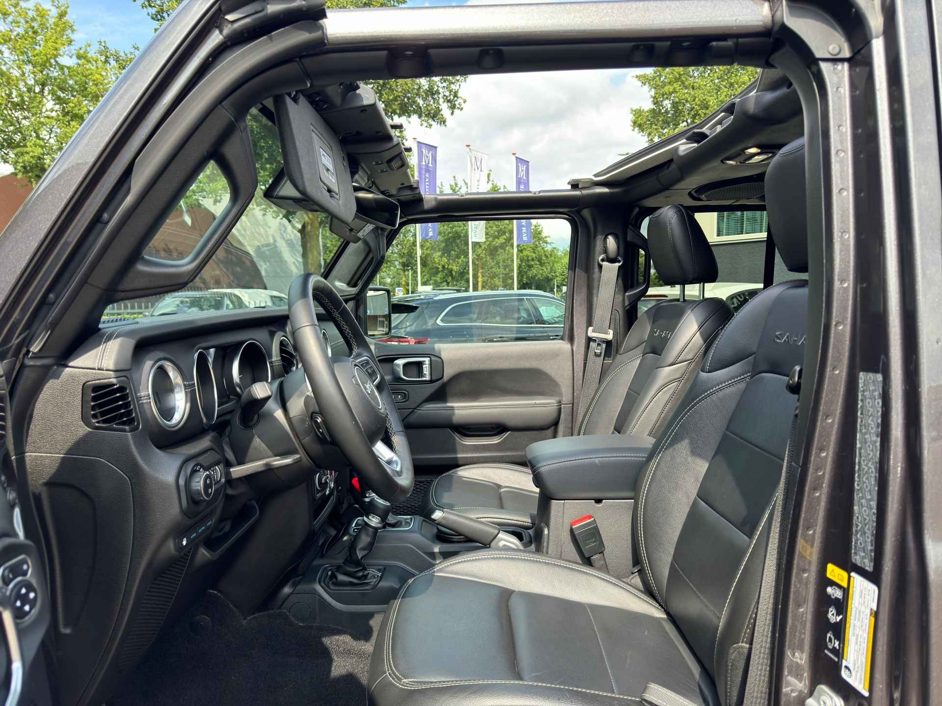 Jeep Wrangler Unlimited 4xe 380 Sahara VAN: 74.900,- VOOR 67.877,- UW ZOMERVOORDEEL: 7.023,- | ADAPTIVE CRUISE| DAK KAN OPEN!!| - 27/53