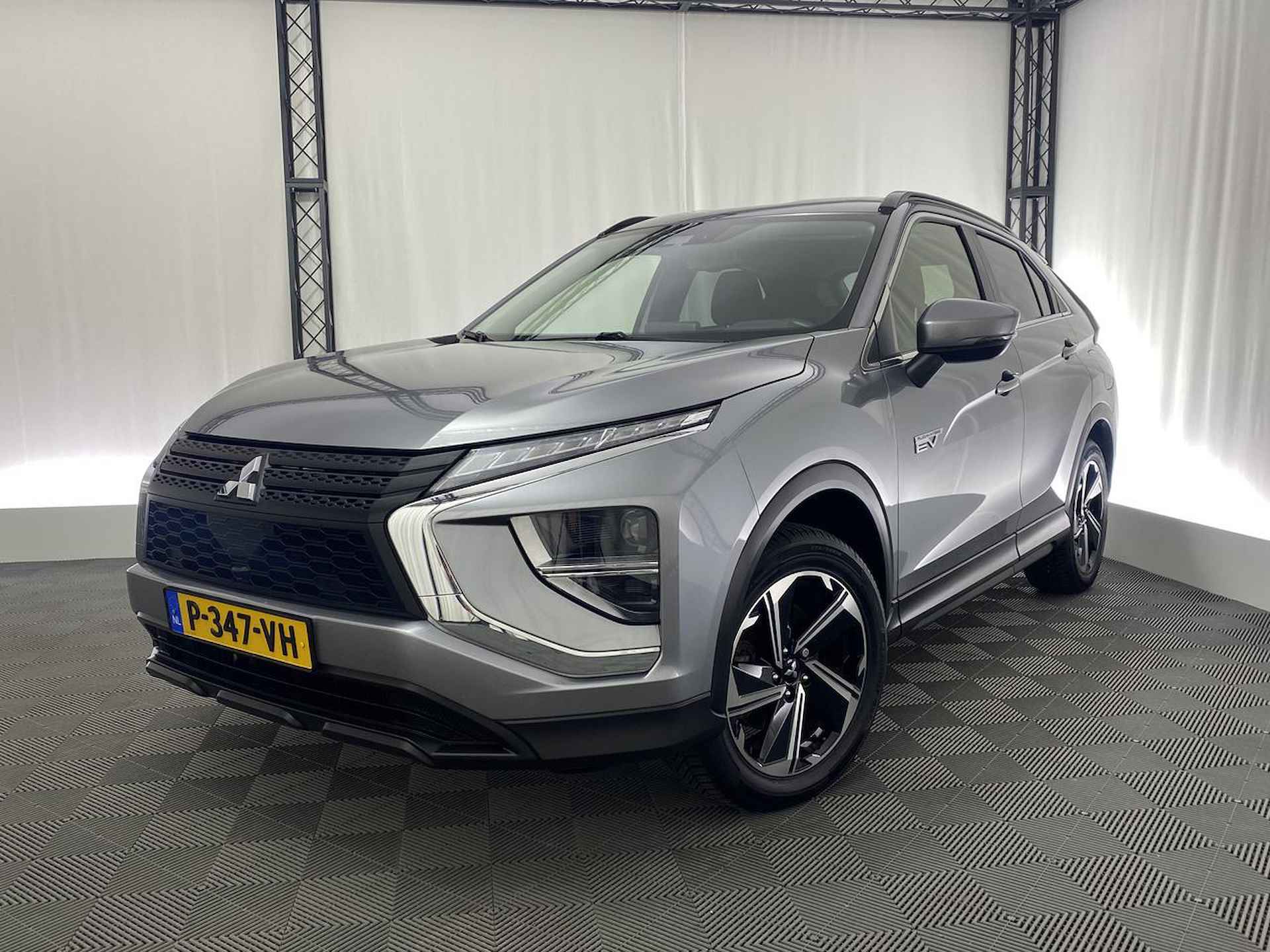 Mitsubishi Eclipse Cross 2.4 PHEV Intense Automaat | Apple Carplay | Trekhaak | DAB | Cruise Control | 188 Pk | - 2/35