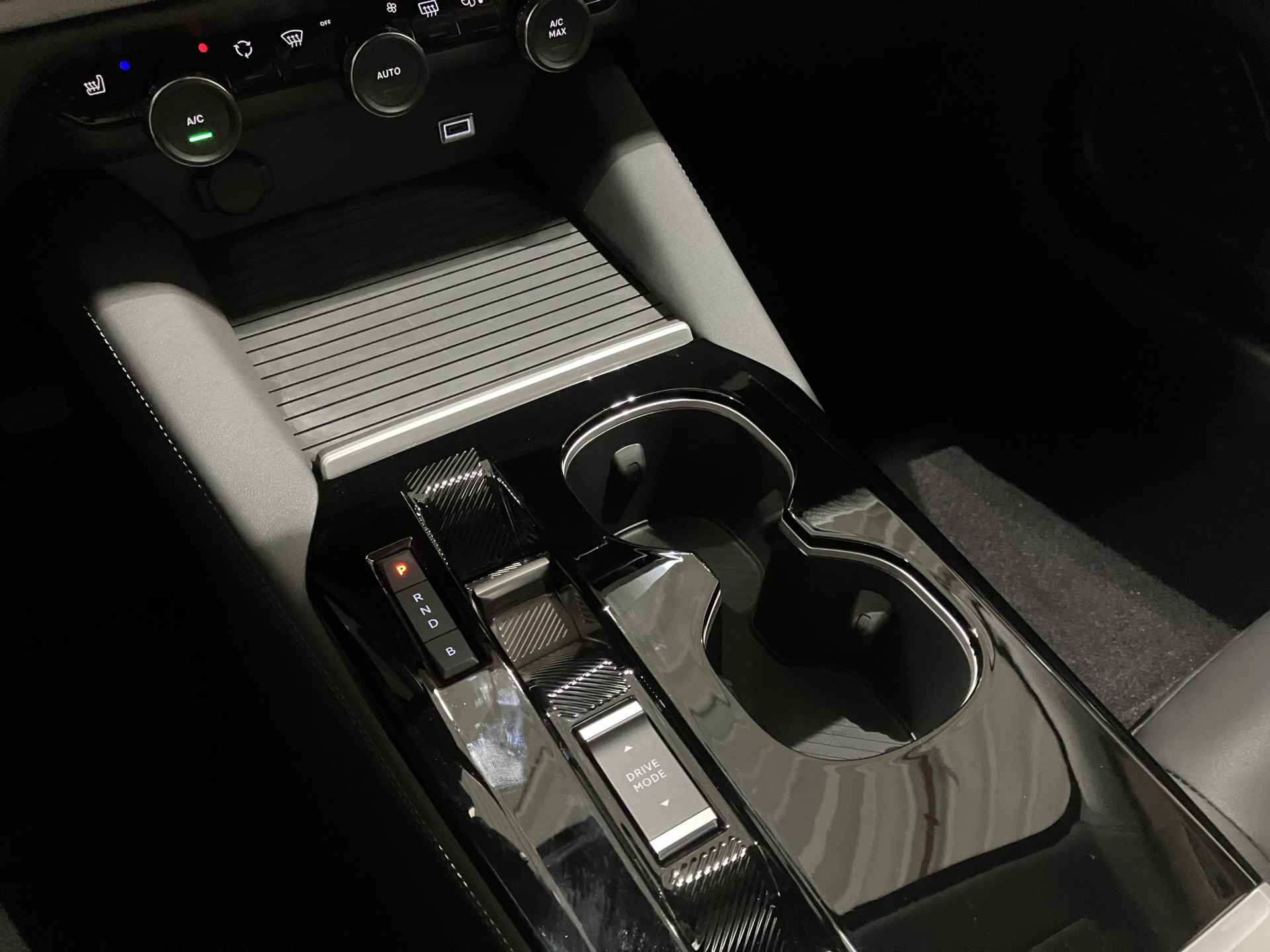 Citroën C5 X 1.6 Hybrid Feel Pack | Navigatie | Climate Control | Lichtmetalen Velgen | Camera - 12/37