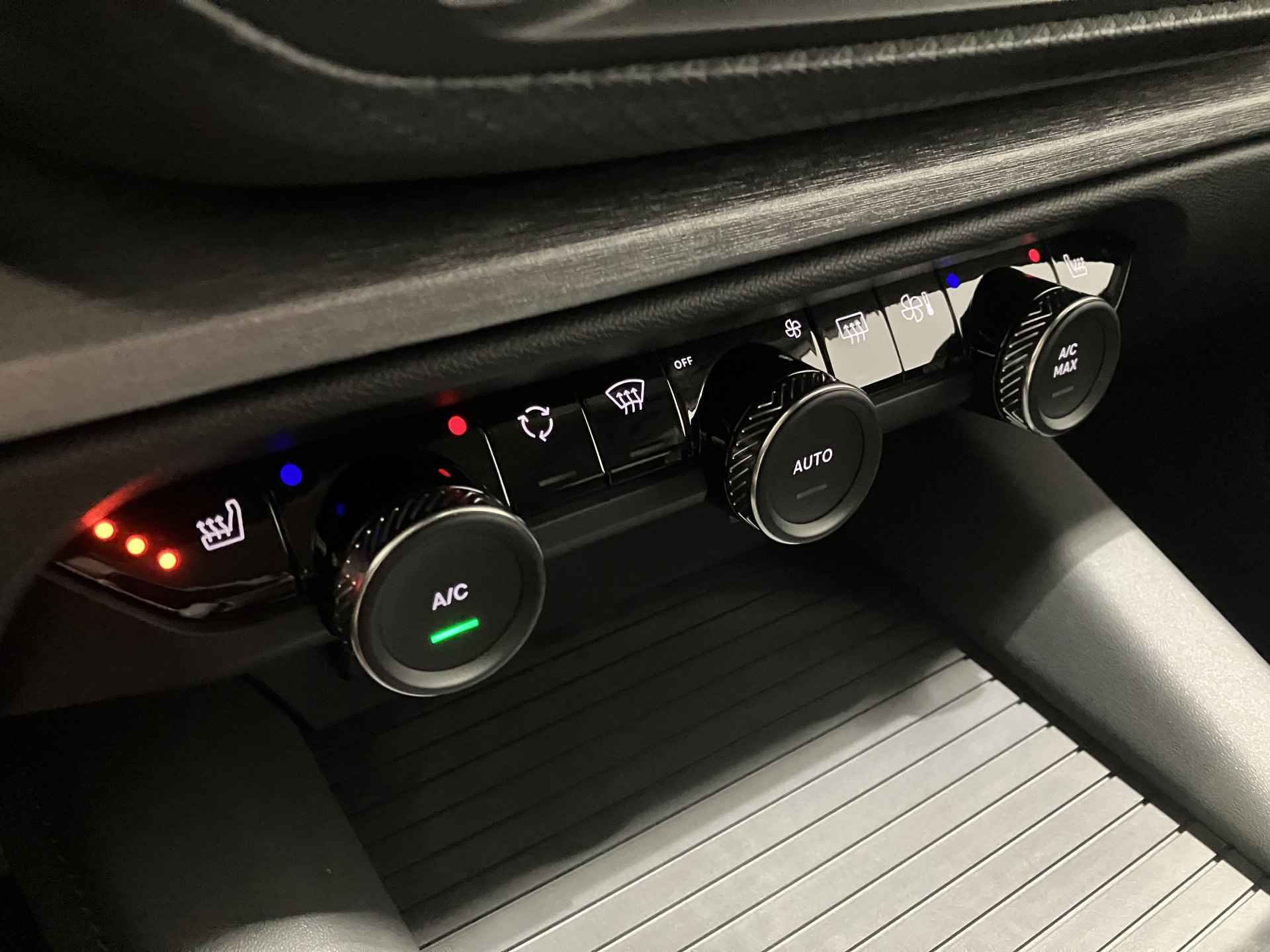 Citroën C5 X 1.6 Hybrid Feel Pack | Navigatie | Climate Control | Lichtmetalen Velgen | Camera - 14/37