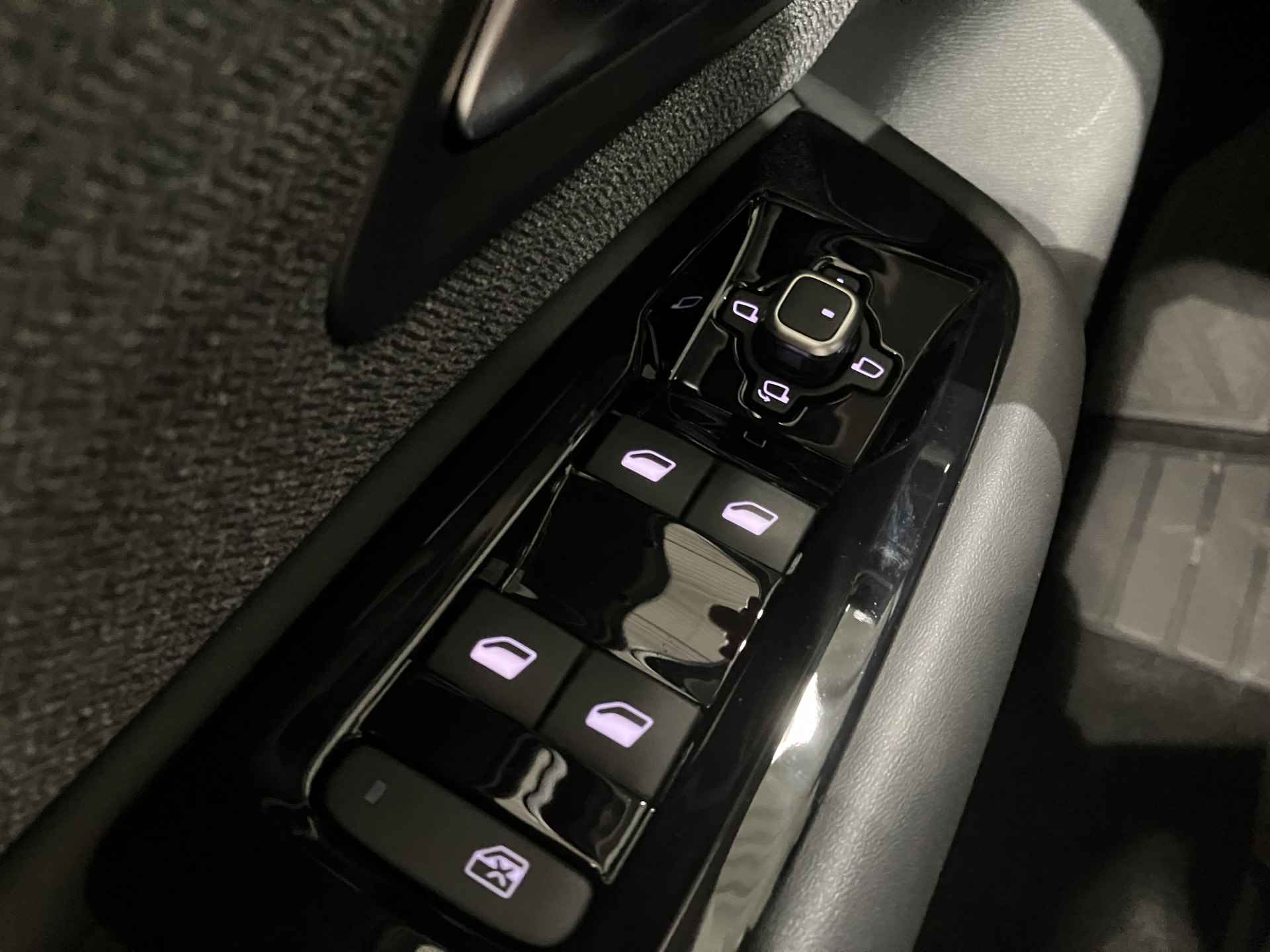 Citroën C5 X 1.6 Hybrid Feel Pack | Navigatie | Climate Control | Lichtmetalen Velgen | Camera - 20/37