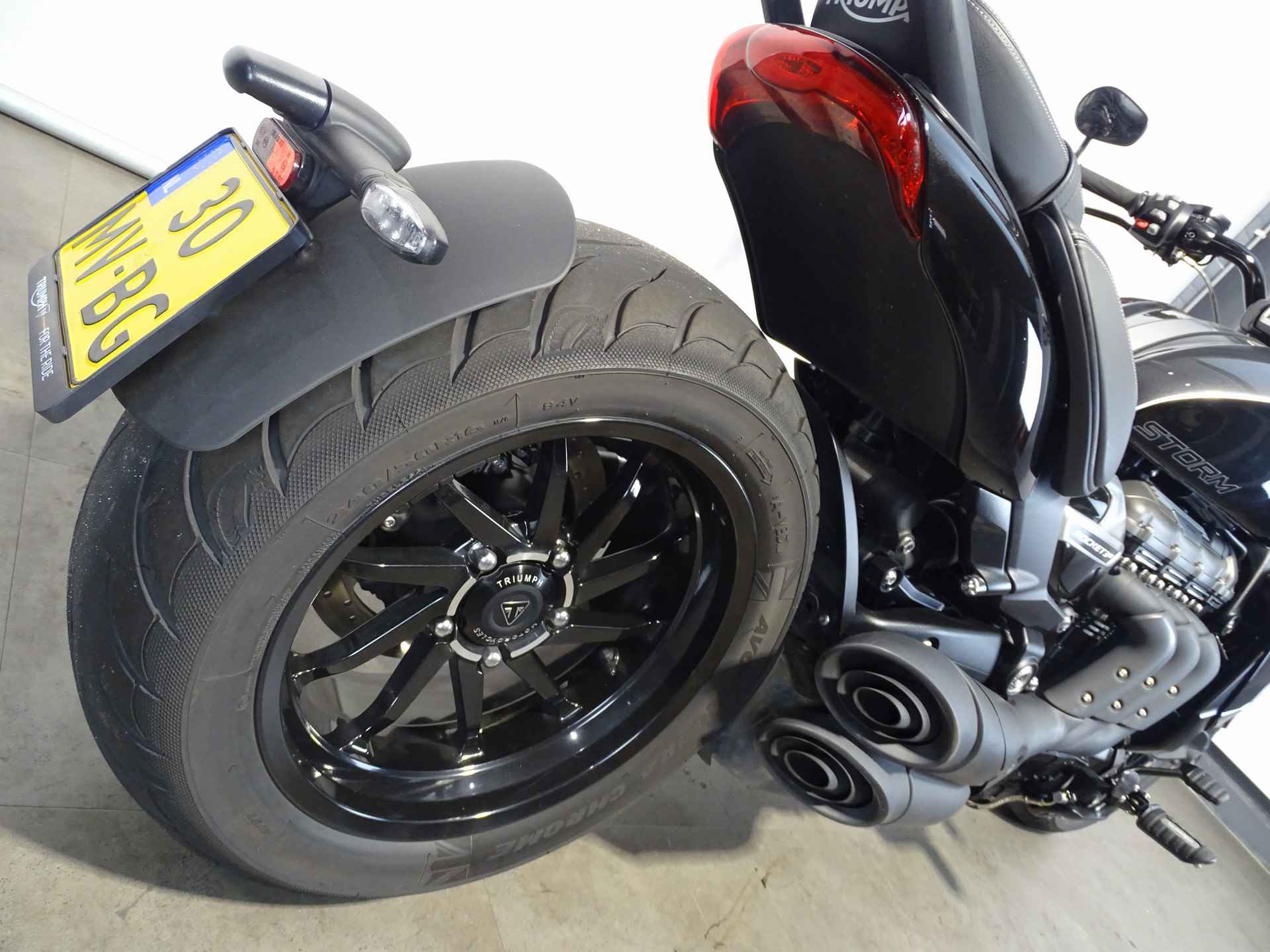 Triumph ROCKET III STORM GT - 6/9