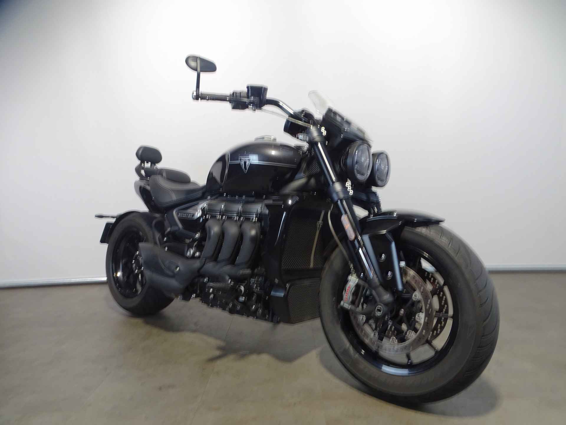 Triumph ROCKET III STORM GT - 8/9