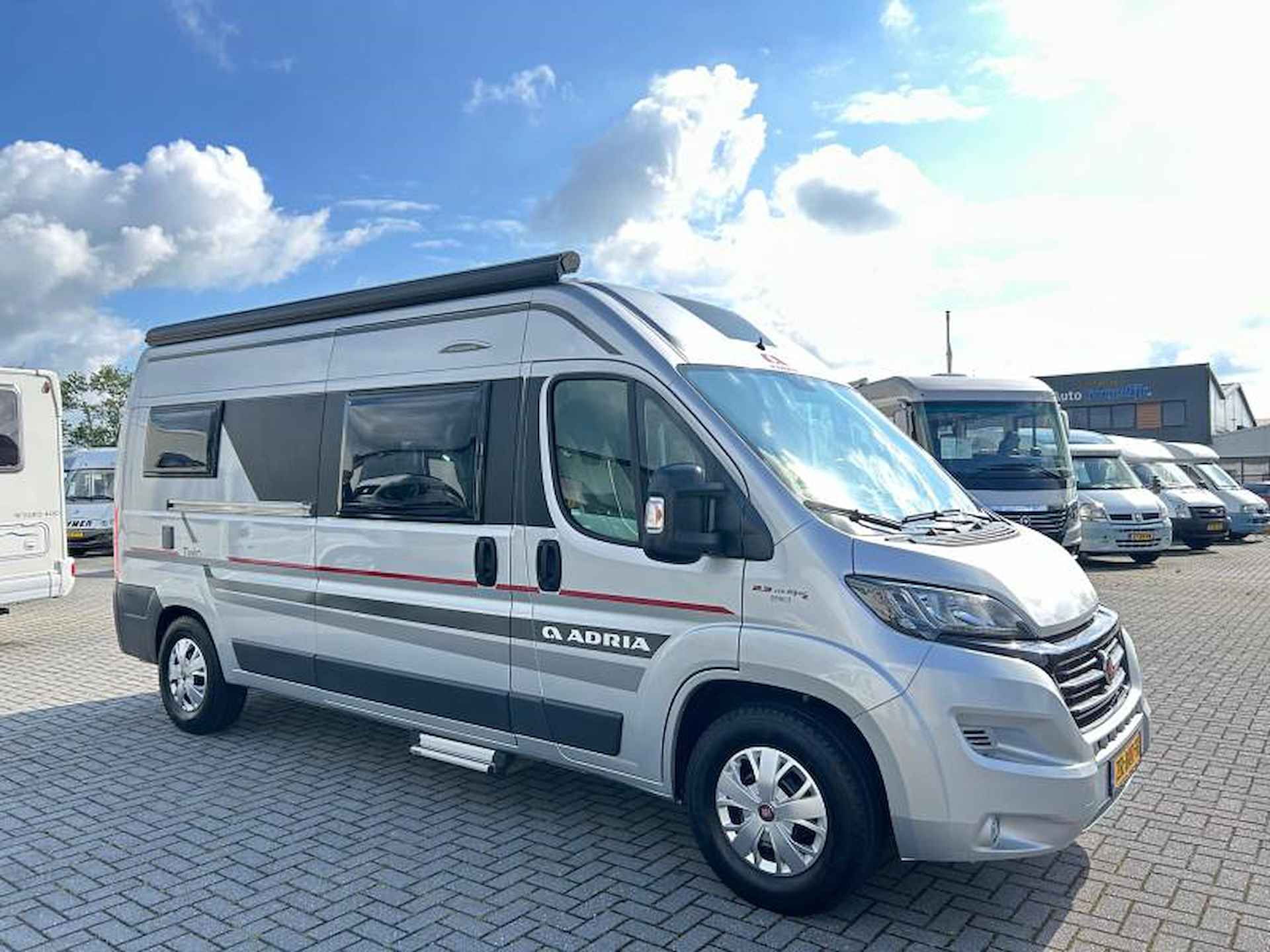 Adria Twin 600 SLT enkele-bedden/automaat/6m - 3/24