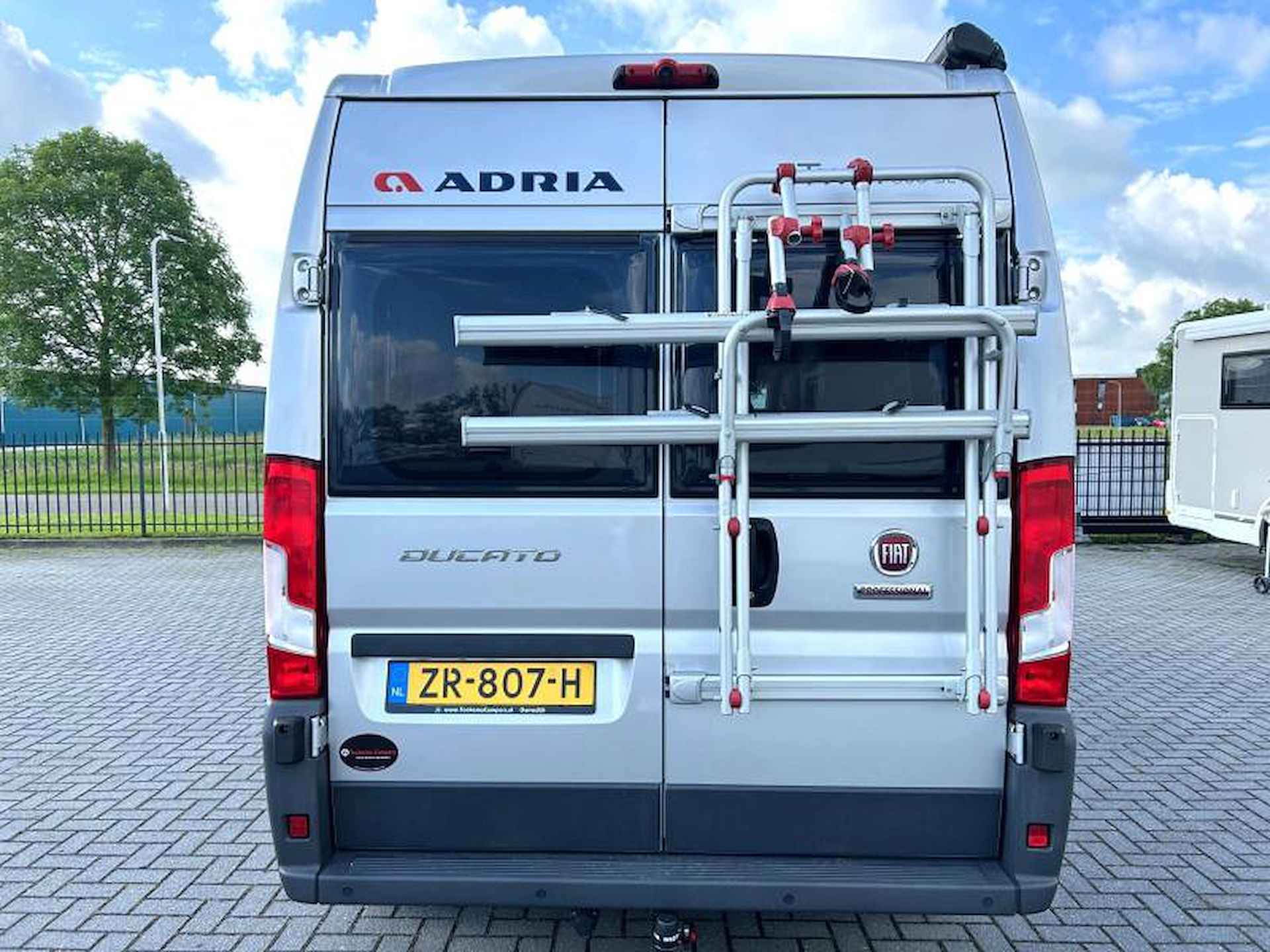 Adria Twin 600 SLT enkele-bedden/automaat/6m - 24/24