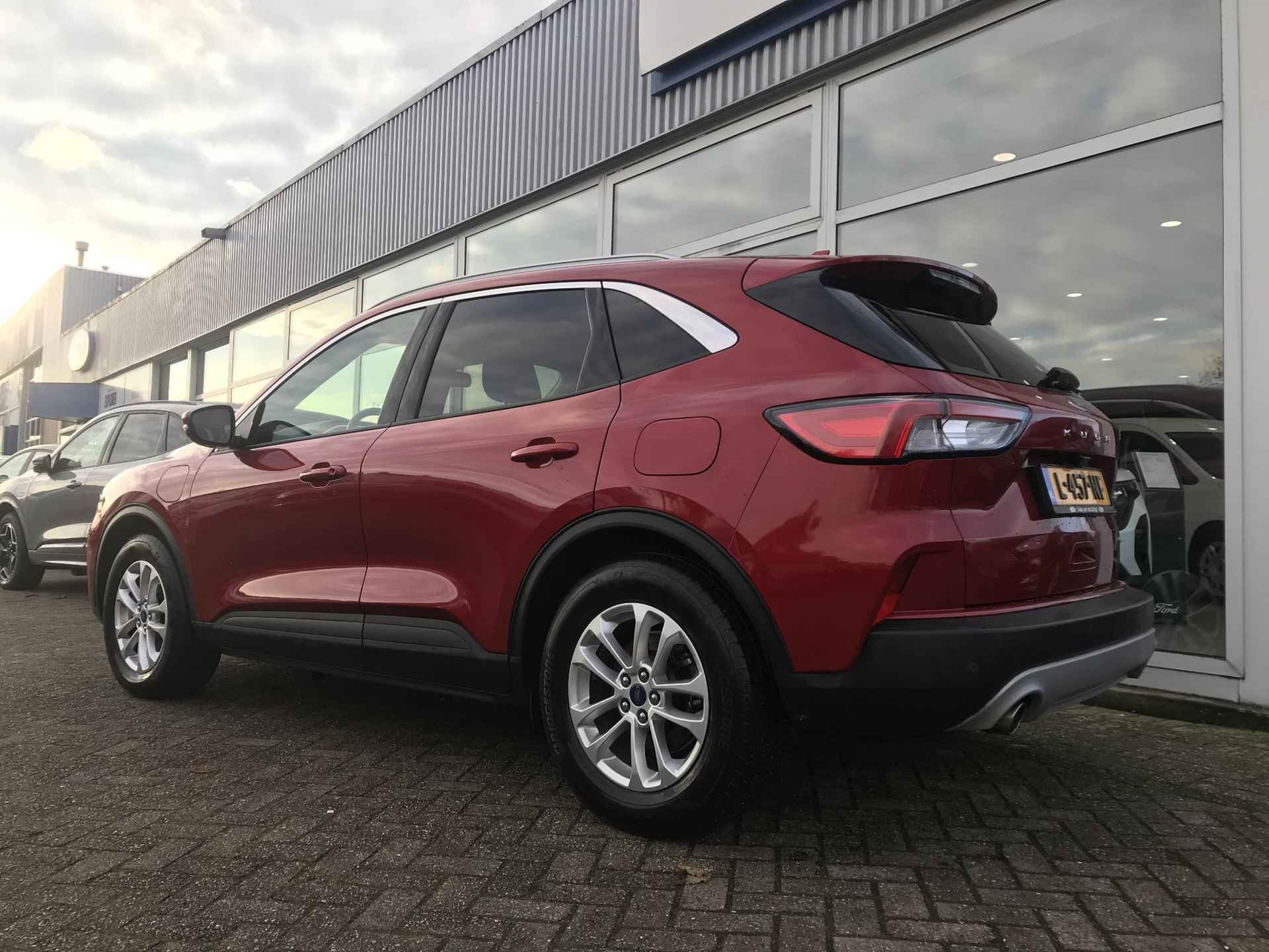 Ford Kuga 2.5 PHEV Titanium X - 4/9