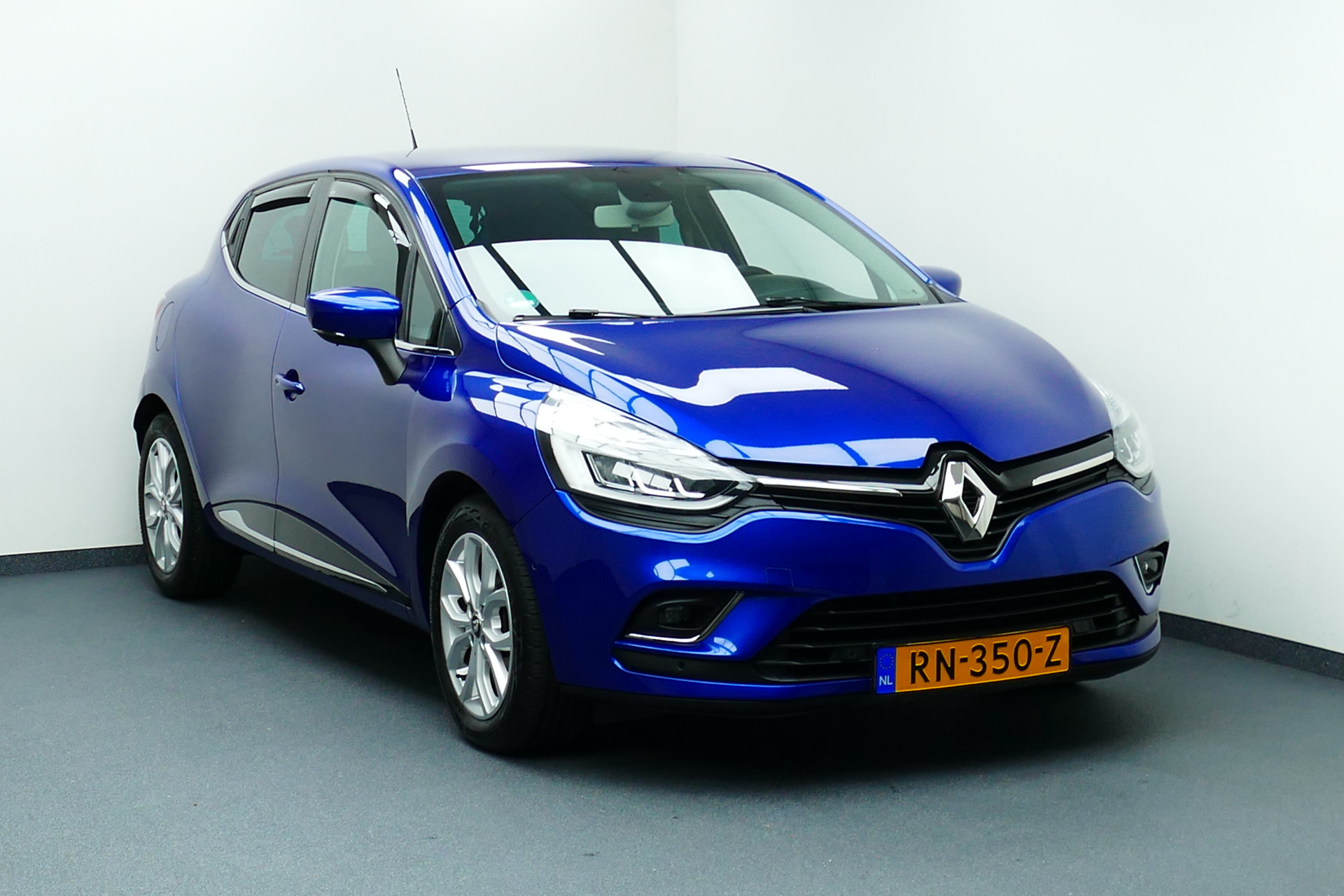 Renault Clio 1.2 120pk TCe Intens. Navi, Camera, Clima, Cruise, Led Koplampen, 16"LMV bij viaBOVAG.nl