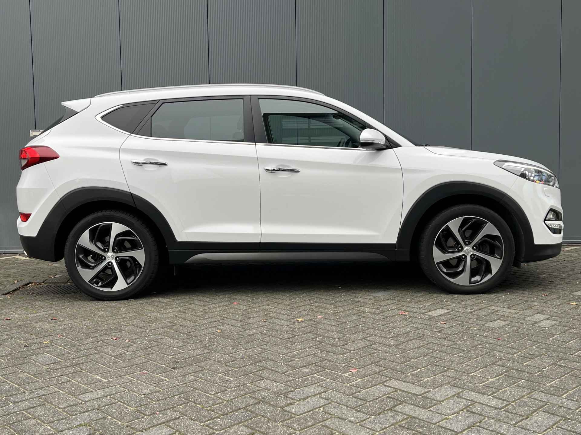 Hyundai Tucson 1.6 T-GDi 177pk Premium | Leder | Trekhaak | Stoelverwarming | Cruise controle | LED koplampen | 19'' velgen | Stoelventilatie - 4/36