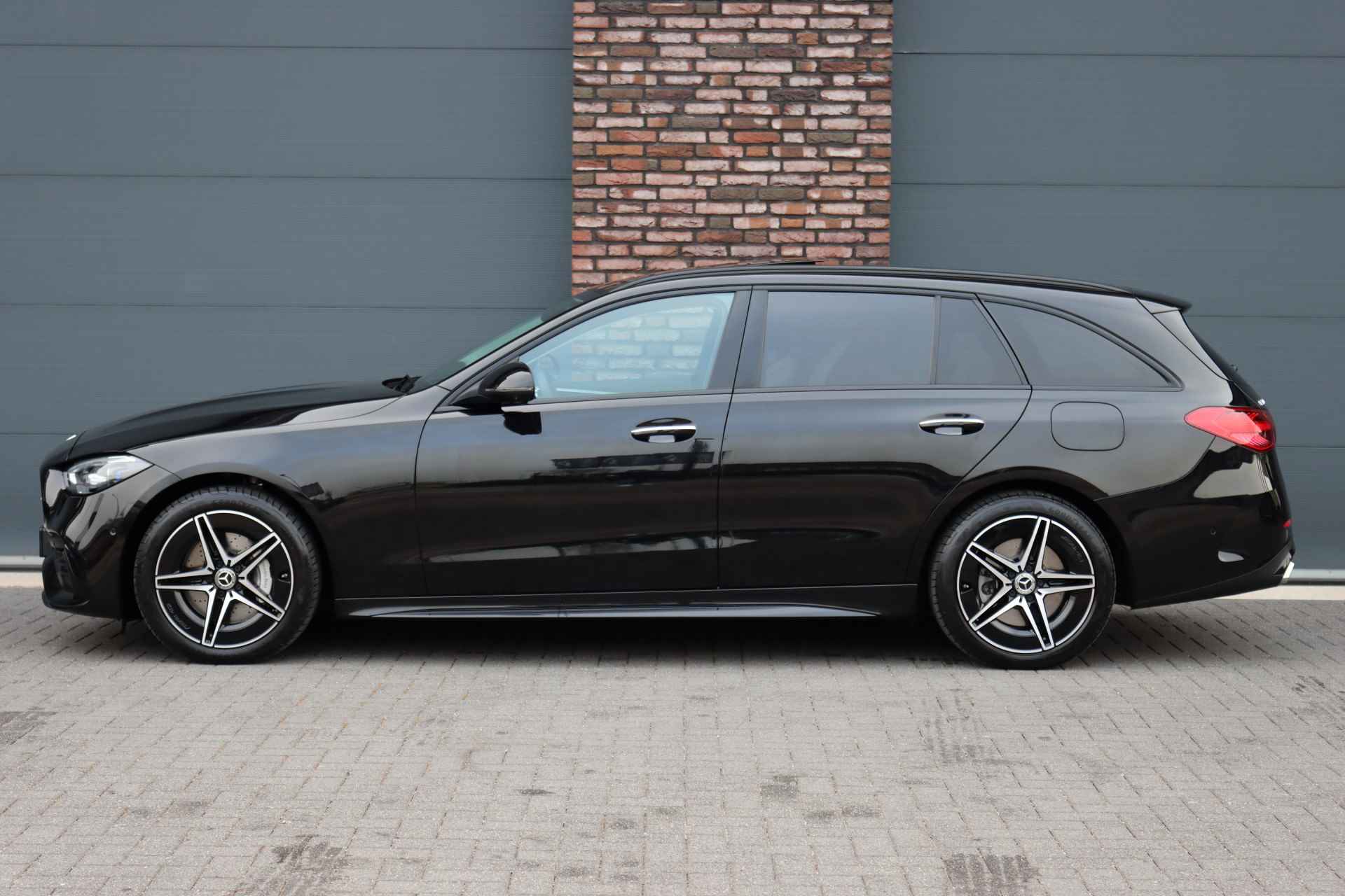 Mercedes-Benz C-Klasse Estate 300 e AMG Line Aut9 | Panoramadak | Distronic | Trekhaak | Burmester | Memory | Verwarmd Stuurwiel | Digital Light | HUD | Augmented Reality | - 10/44