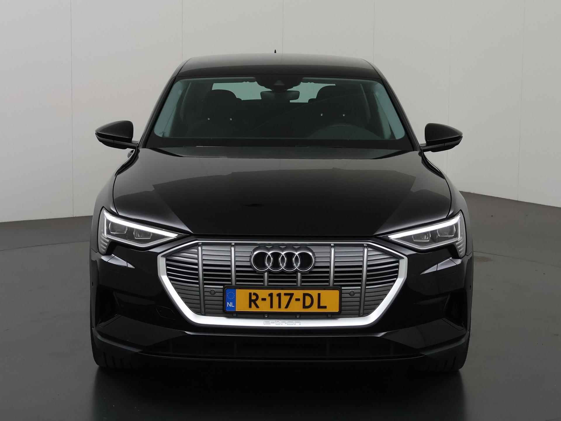 Audi e-tron 55 quattro edition 95 kWh | Fabrieksgarantie + Onderhoud tot 8-2030 | LED | Virtual Cockpit | Camera | DAB | Luchtvering | Cruise Control | Stoelverwarming | Ele.kofferdeksel | - 4/47