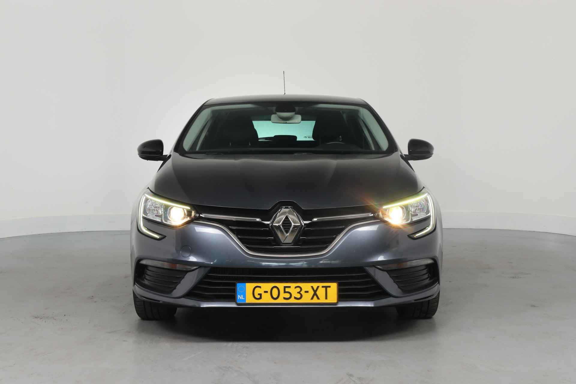 Renault Mégane 1.3 TCe Limited | 1e Eigenaar! | Navi | Clima | Keyless | Trekhaak | Parkeersensoren | Lichtmetalen Velgen - 2/37