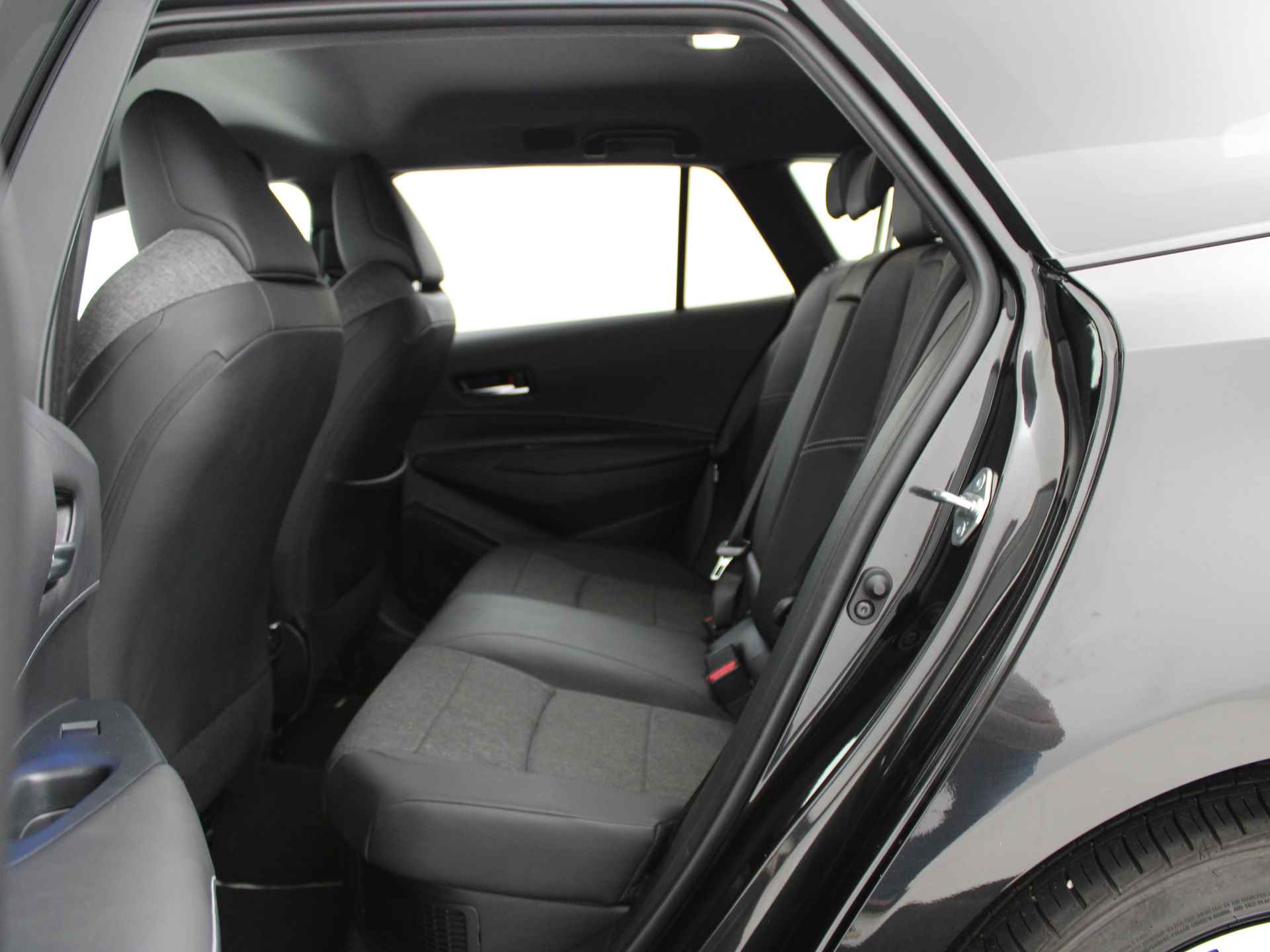 Toyota Corolla Touring Sports Hybrid 200 Business Plus | PDC | Camera | Apple Carplay & Android Auto | Adap. Cruise control | Stoelverwarming | - 20/48