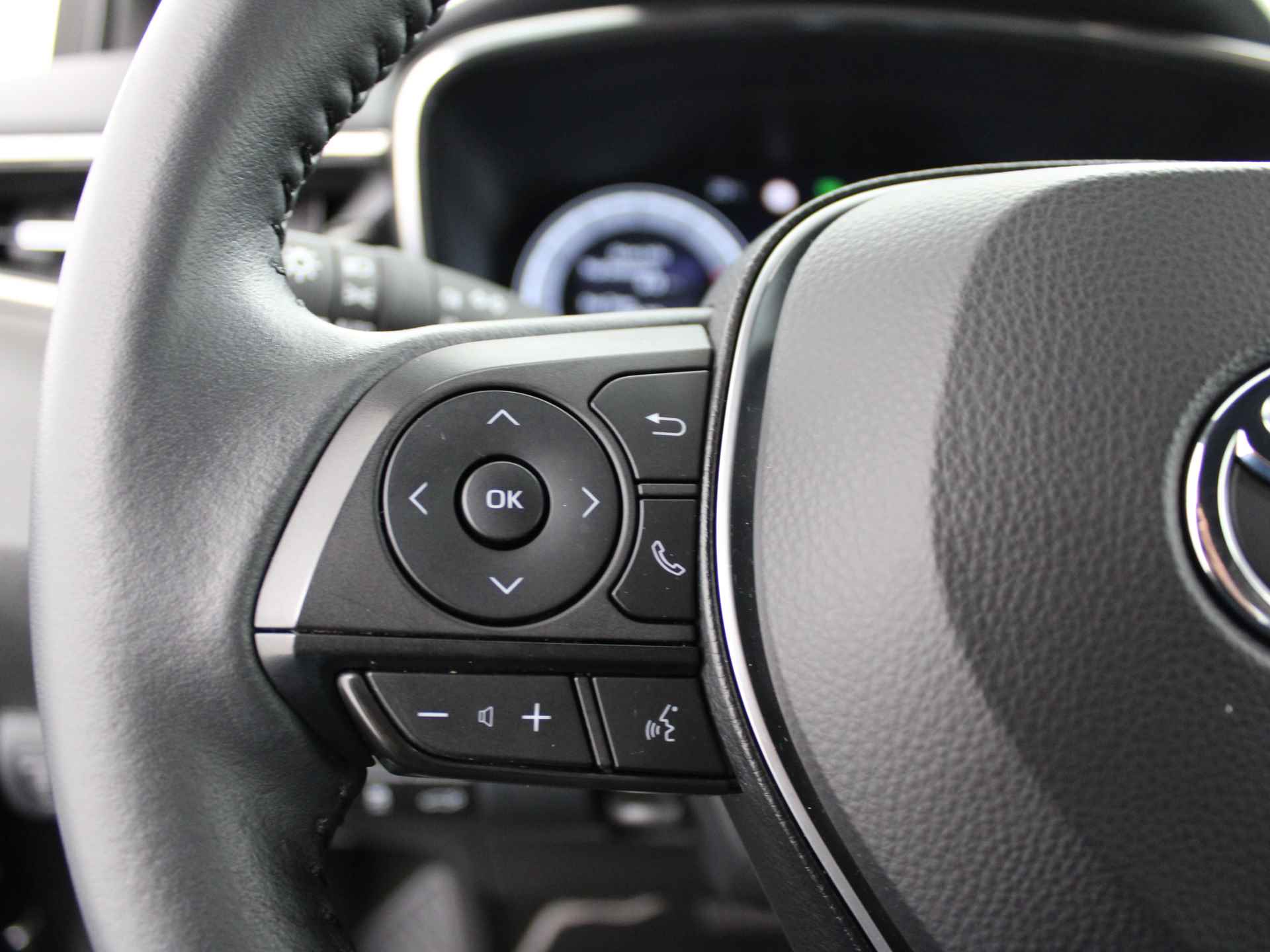 Toyota Corolla Touring Sports Hybrid 200 Business Plus | PDC | Camera | Apple Carplay & Android Auto | Adap. Cruise control | Stoelverwarming | - 21/48