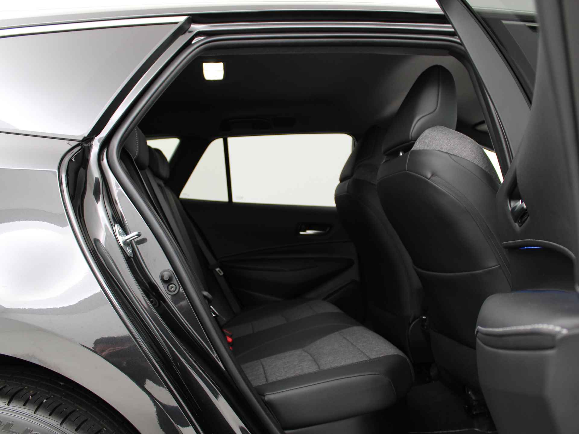 Toyota Corolla Touring Sports Hybrid 200 Business Plus | PDC | Camera | Apple Carplay & Android Auto | Adap. Cruise control | Stoelverwarming | - 30/48
