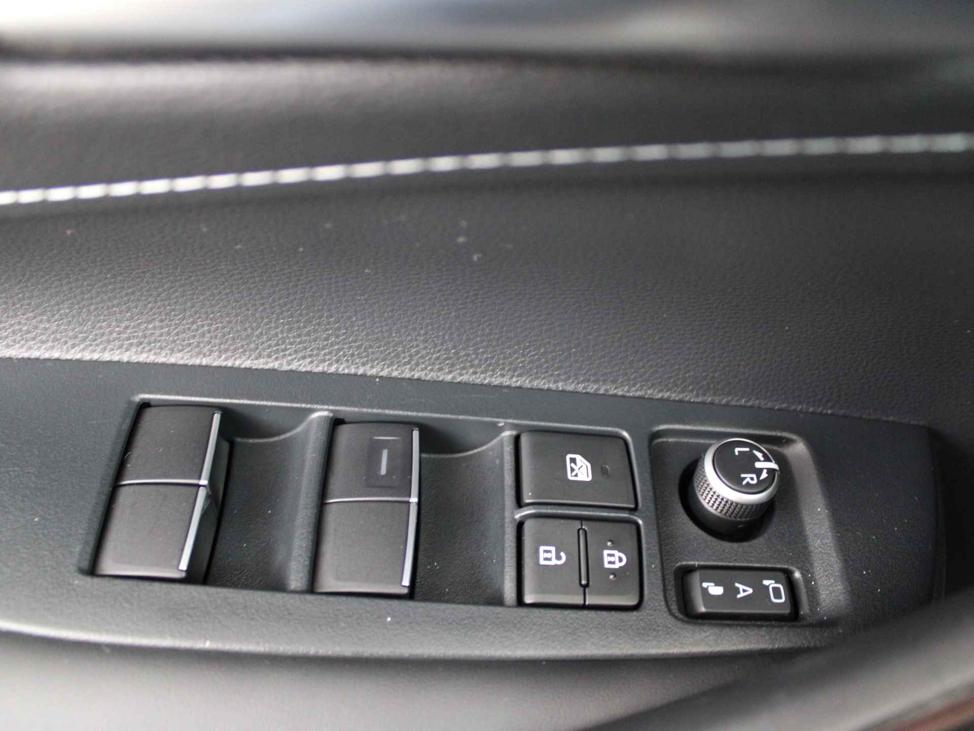Toyota Corolla Touring Sports Hybrid 200 Business Plus | PDC | Camera | Apple Carplay & Android Auto | Adap. Cruise control | Stoelverwarming | - 32/48