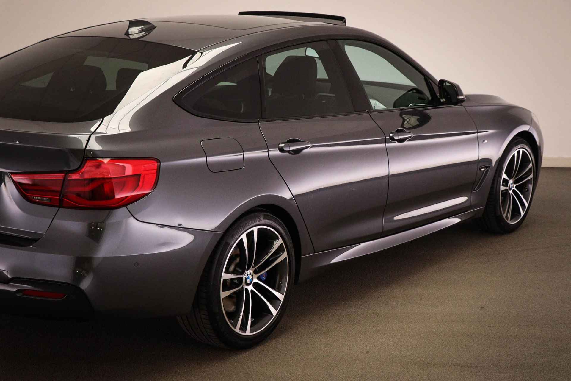 BMW 3-serie Gran Turismo 320i High Executive | M SPORT / SAFETY / PARKING / AUDIO MEDIA- PACK | HEAD UP | TREKHAAK | 19" - 25/59