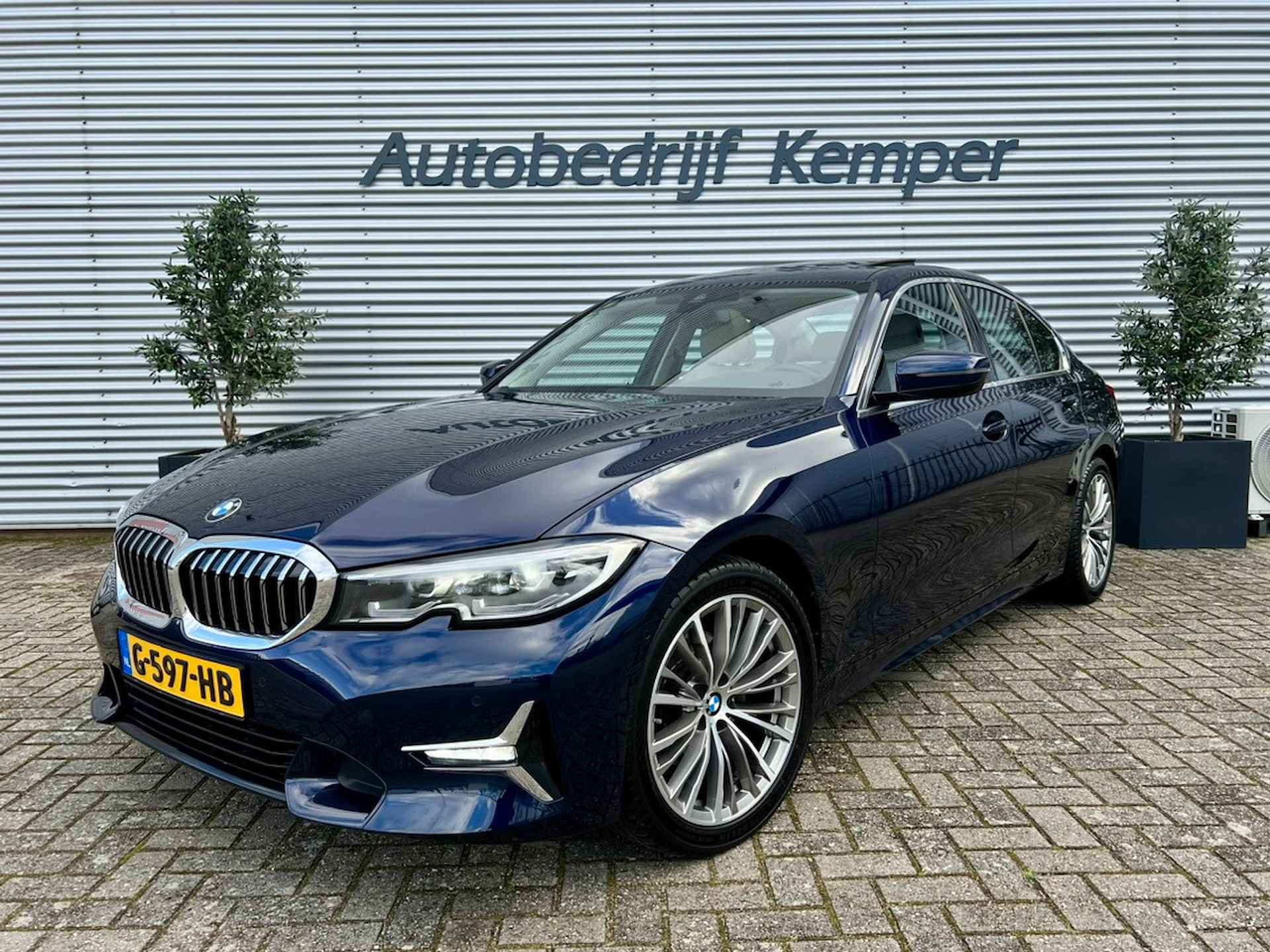 BMW 3-serie 320i High Executive Edition *INDIVIDUAL* I Harman Kardon I Schuifdak I Camera I Leder I VOL! BOVAG-garantie - 25/39