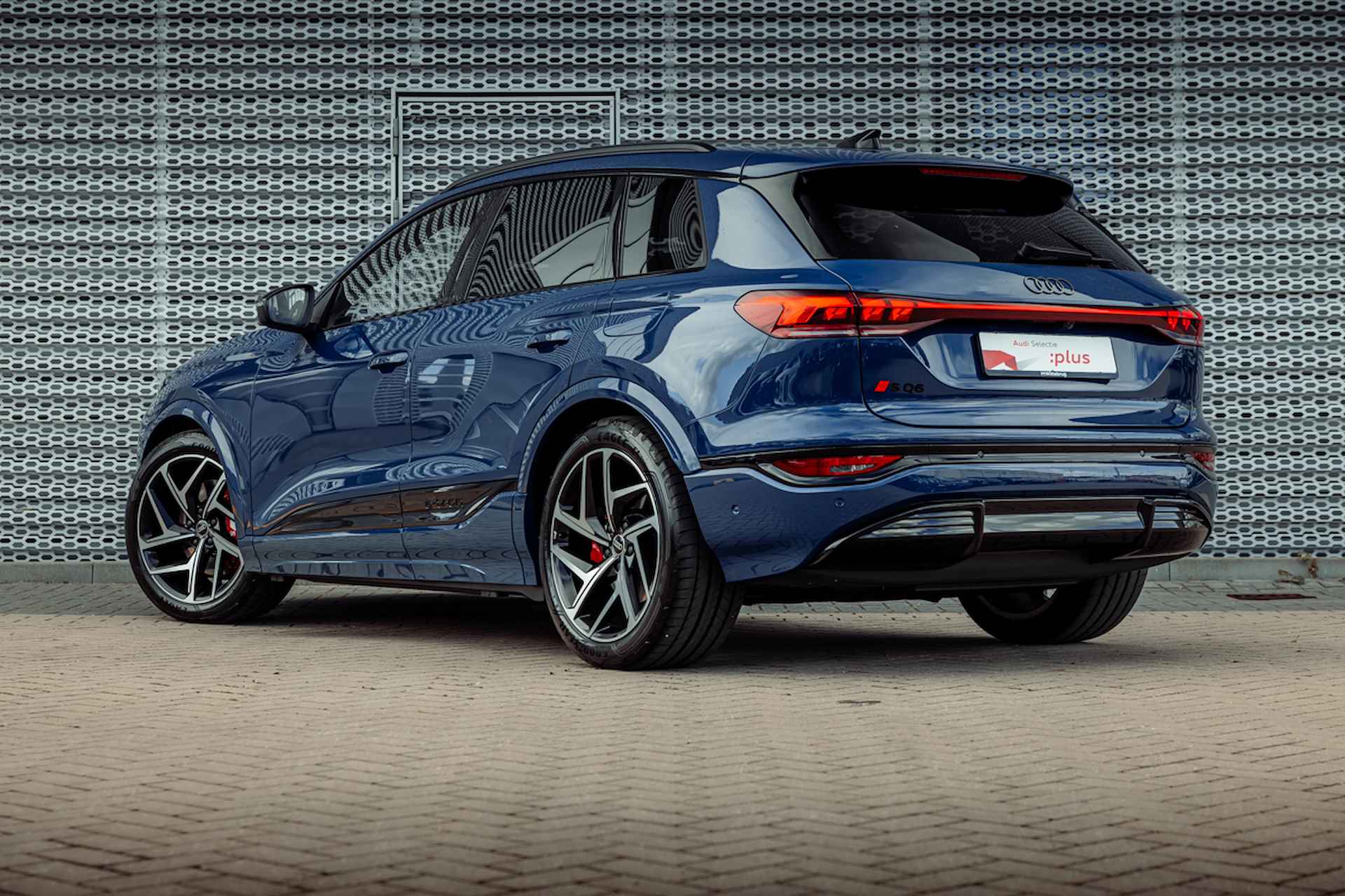 Audi SQ6 e-tron Edition One 100 kWh | Panoramadak | Luchtvering | Sportstoel plus | Bang & Olufsen | Fijnnappa leder | MMI experience PRO | Memory | Matrix | OLED | 21" LM velgen - 4/39