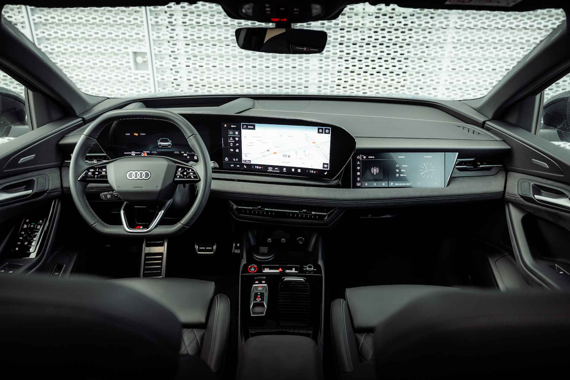 Audi SQ6 e-tron Edition One 100 kWh | Panoramadak | Luchtvering | Sportstoel plus | Bang & Olufsen | Fijnnappa leder | MMI experience PRO | Memory | Matrix | OLED | 21" LM velgen - 18/39