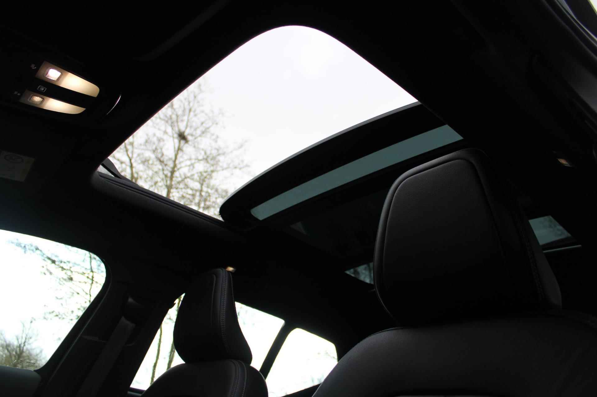Volvo XC40 P8 AWD R-Design | Wegenbelastingvrij | Trekhaak | 360 camera | Panoramadak | Warmtepomp - 16/39