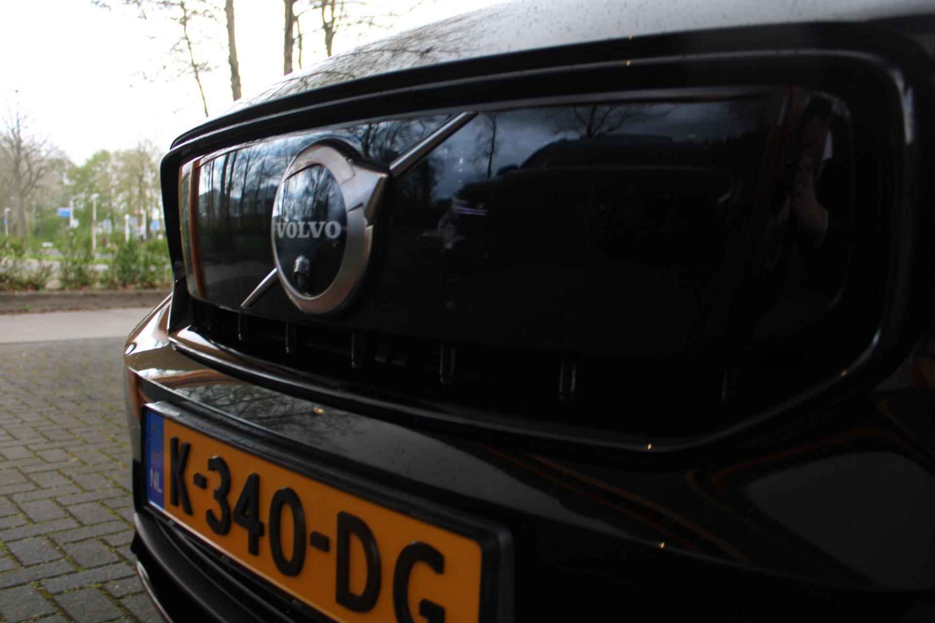 Volvo XC40 P8 AWD R-Design | Wegenbelastingvrij | Trekhaak | 360 camera | Panoramadak | Warmtepomp - 18/39