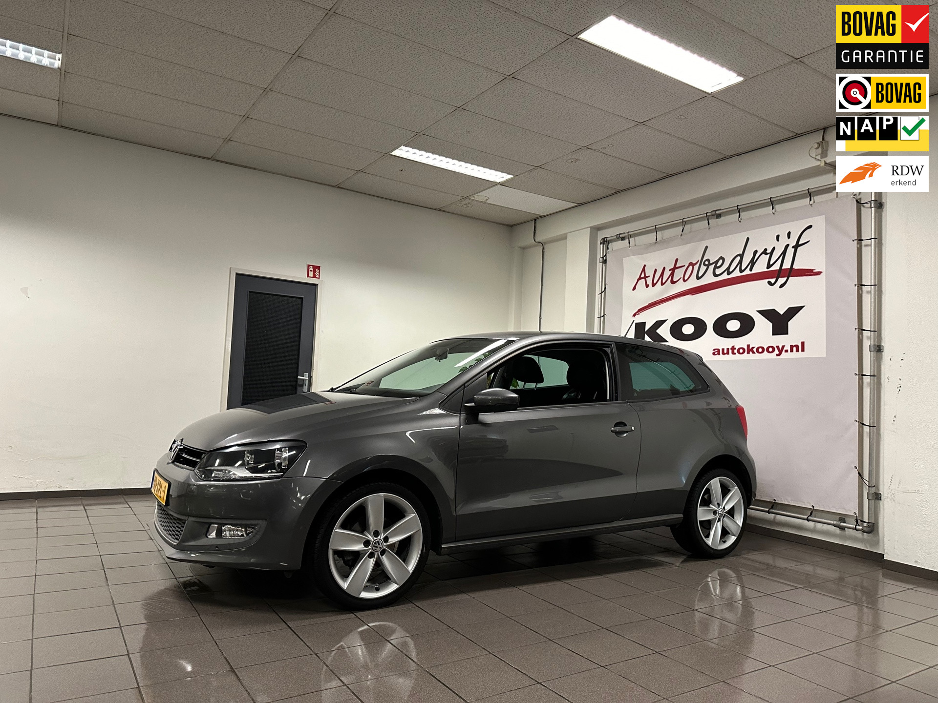 Volkswagen Polo 1.2 TSI Highline * Automaat / Navigatie / 17" LM Velgen / NL Auto *