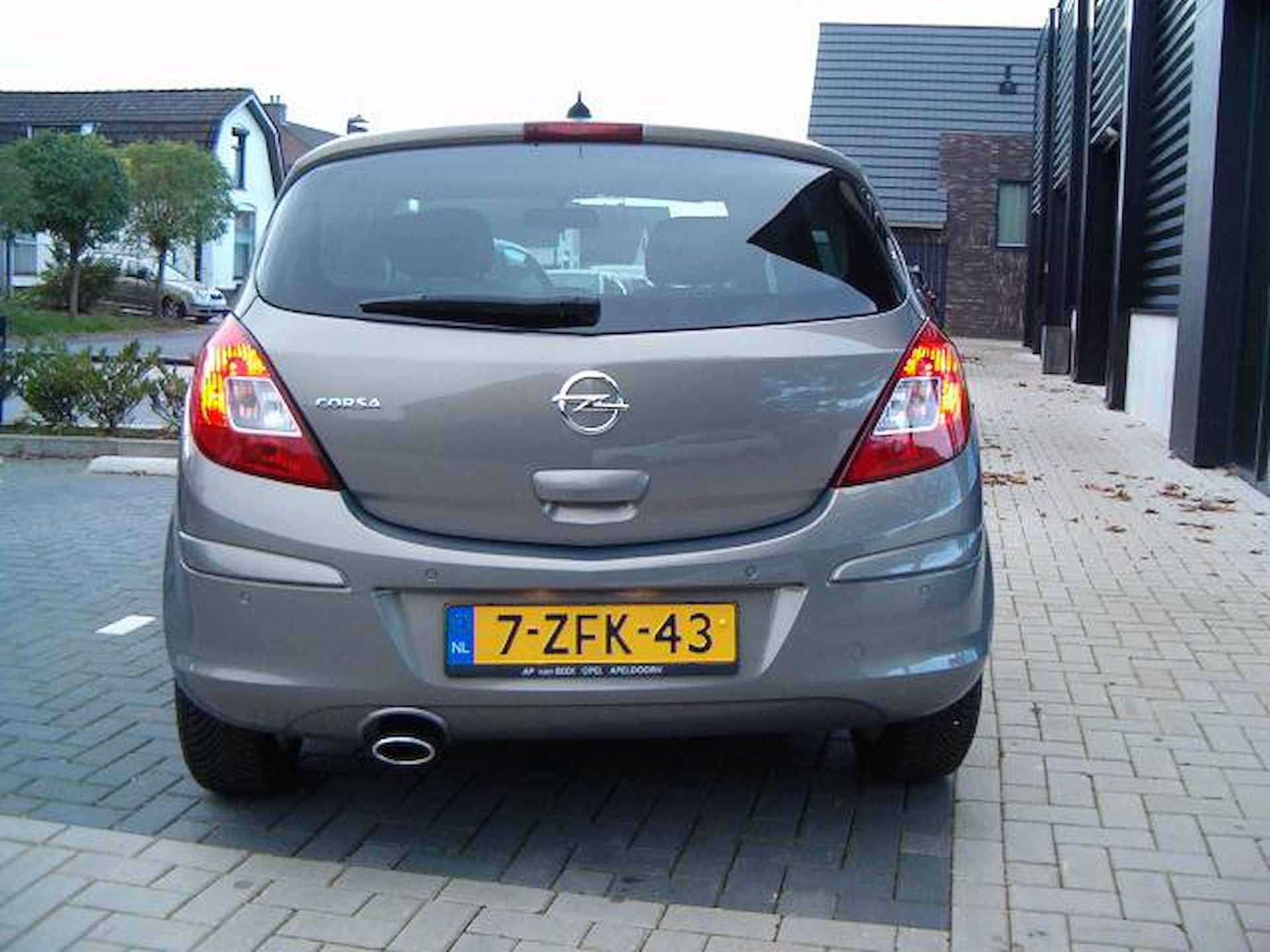 Opel Corsa 1.2-16V BlitZ 5 deurs - 2/10