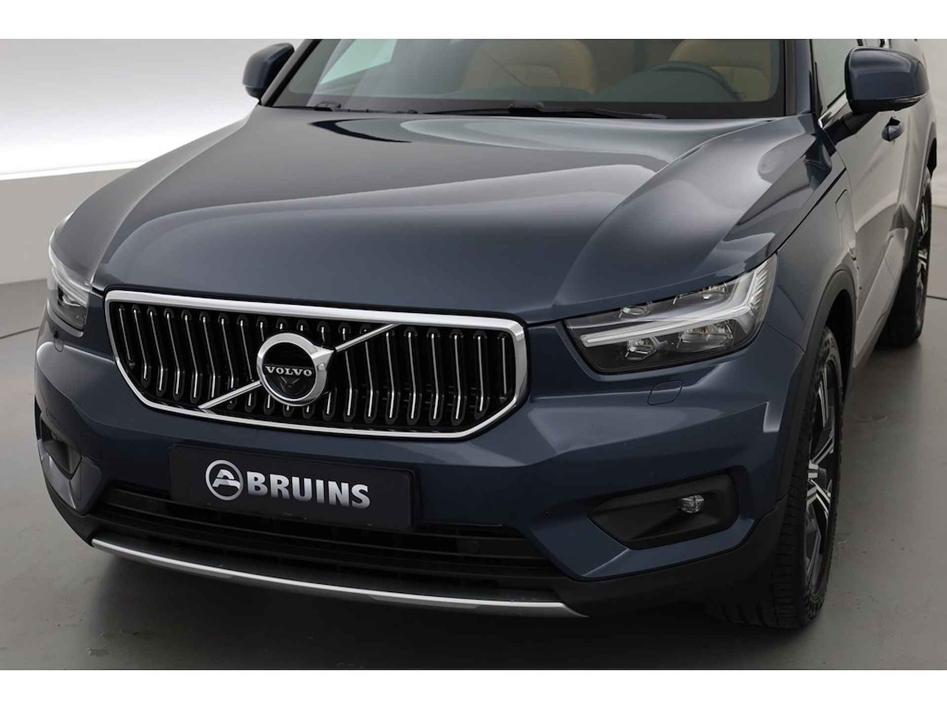 Volvo XC40 1.5 262 PK T5 Recharge Inscription, Pano-dak, 360 camera, H&K audio, Leer - 2/28