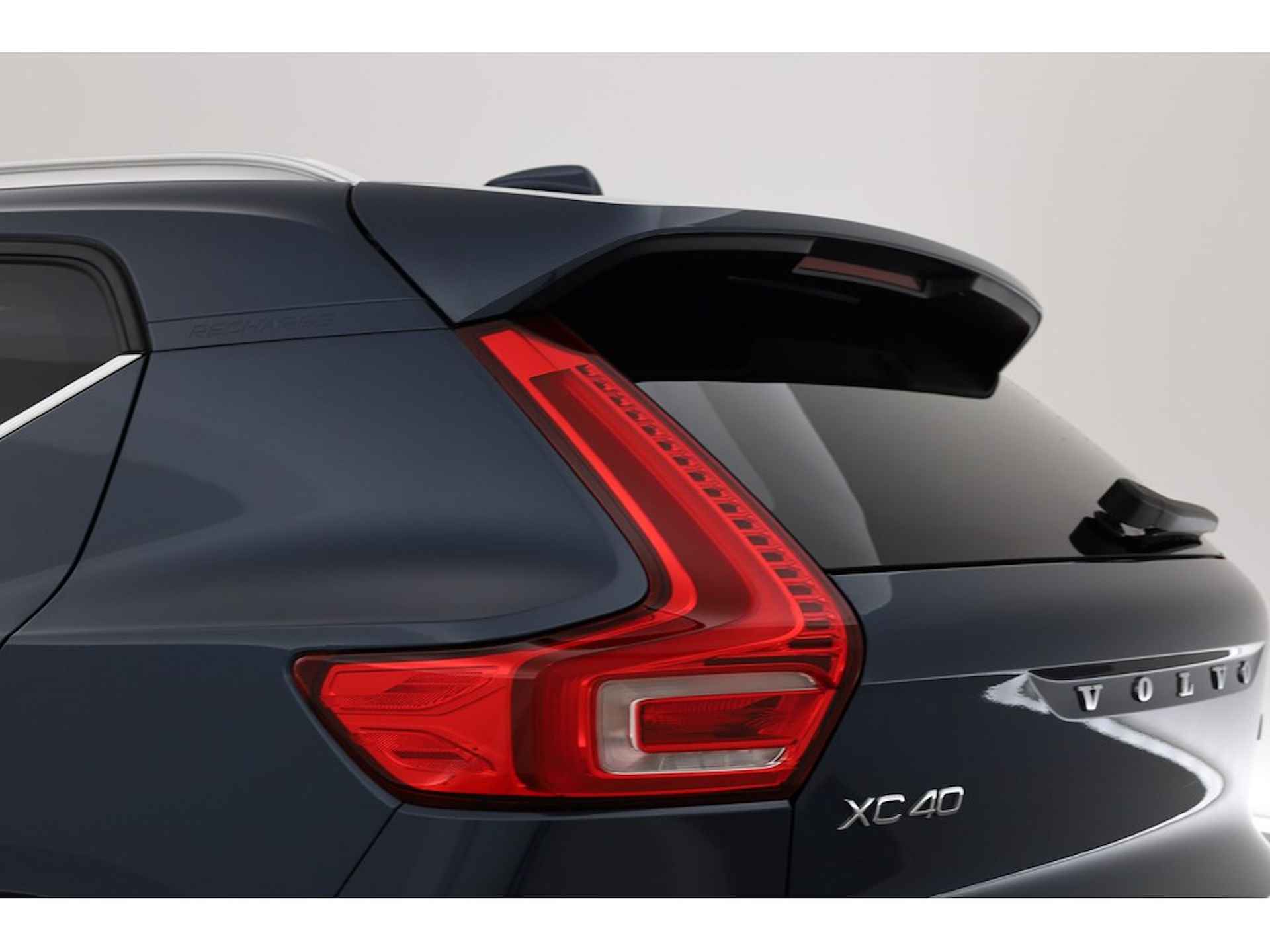 Volvo XC40 1.5 262 PK T5 Recharge Inscription, Pano-dak, 360 camera, H&K audio, Leer - 24/28