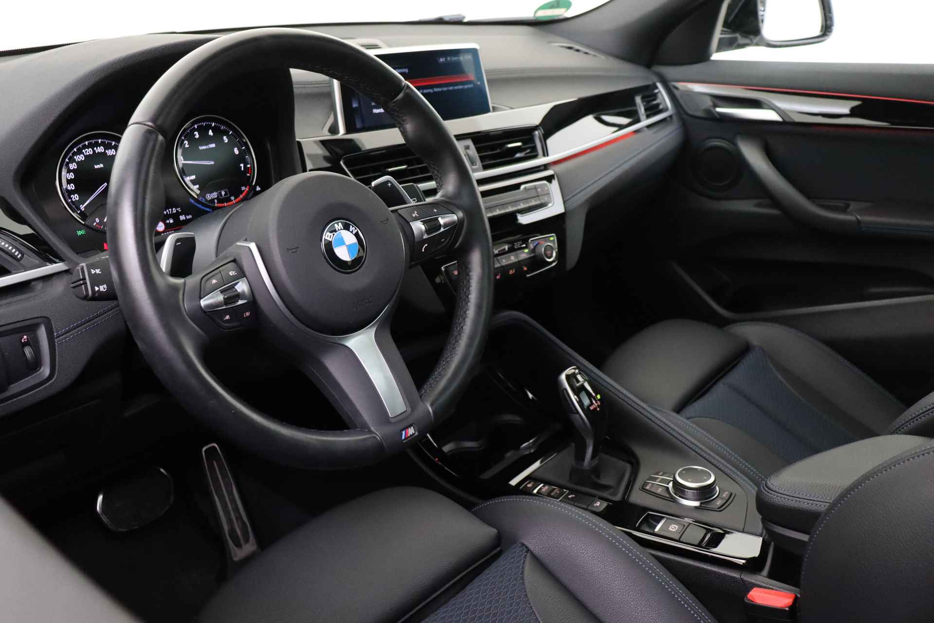 BMW X2 xDrive20i M Sport Automaat / Panoramadak / Trekhaak / Achteruitrijcamera / Active Cruise Control / Sportstoelen / LED / Park Assistant - 4/59