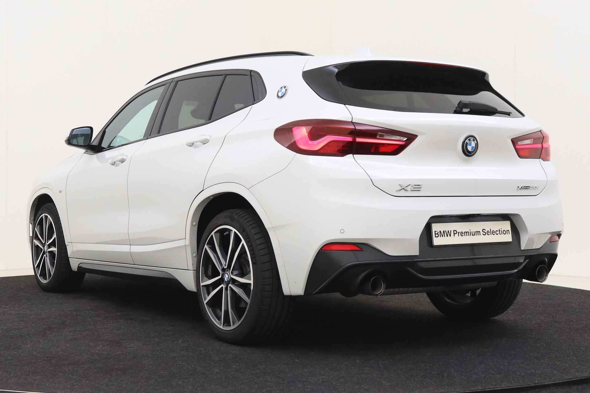 BMW X2 xDrive20i M Sport Automaat / Panoramadak / Trekhaak / Achteruitrijcamera / Active Cruise Control / Sportstoelen / LED / Park Assistant - 16/59